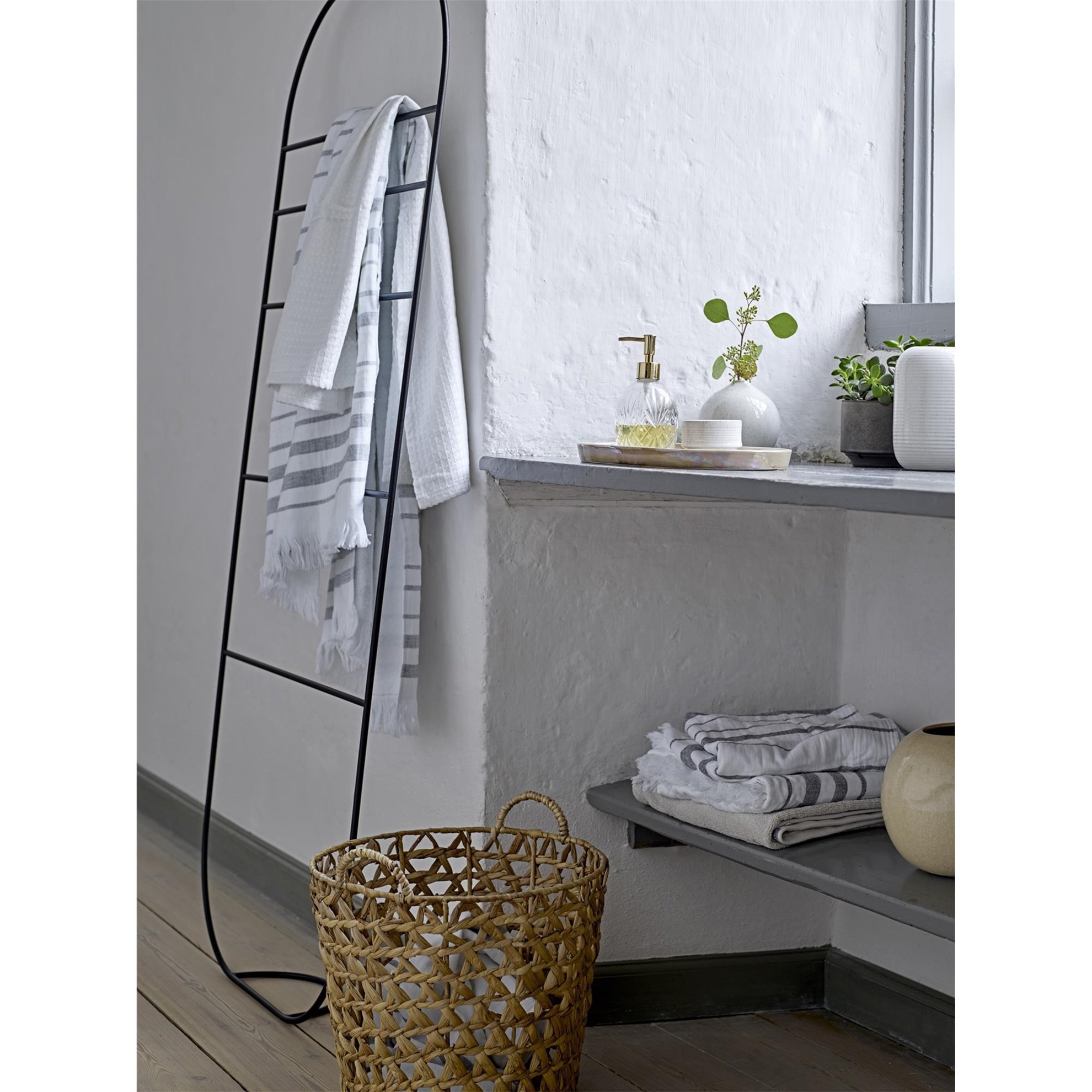 Kovový stojan na ručníky_2