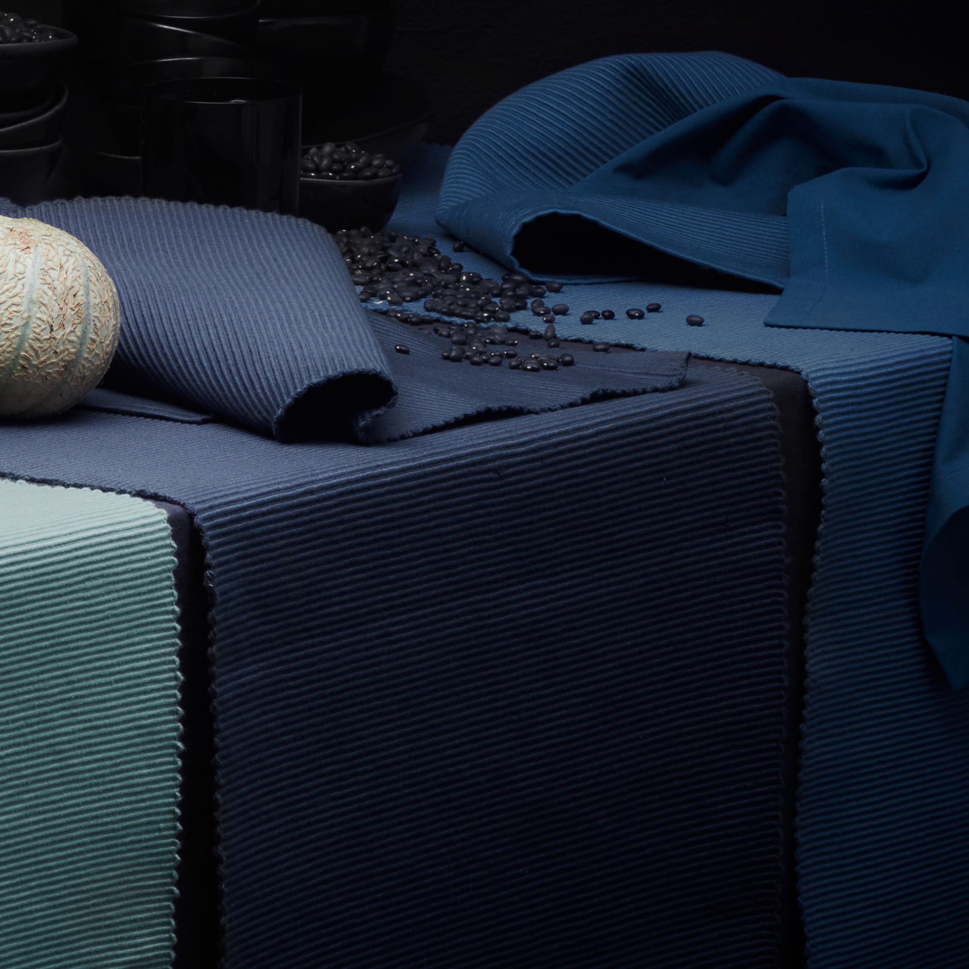 Prostírání 35x46 UNI - tm.modrá_0