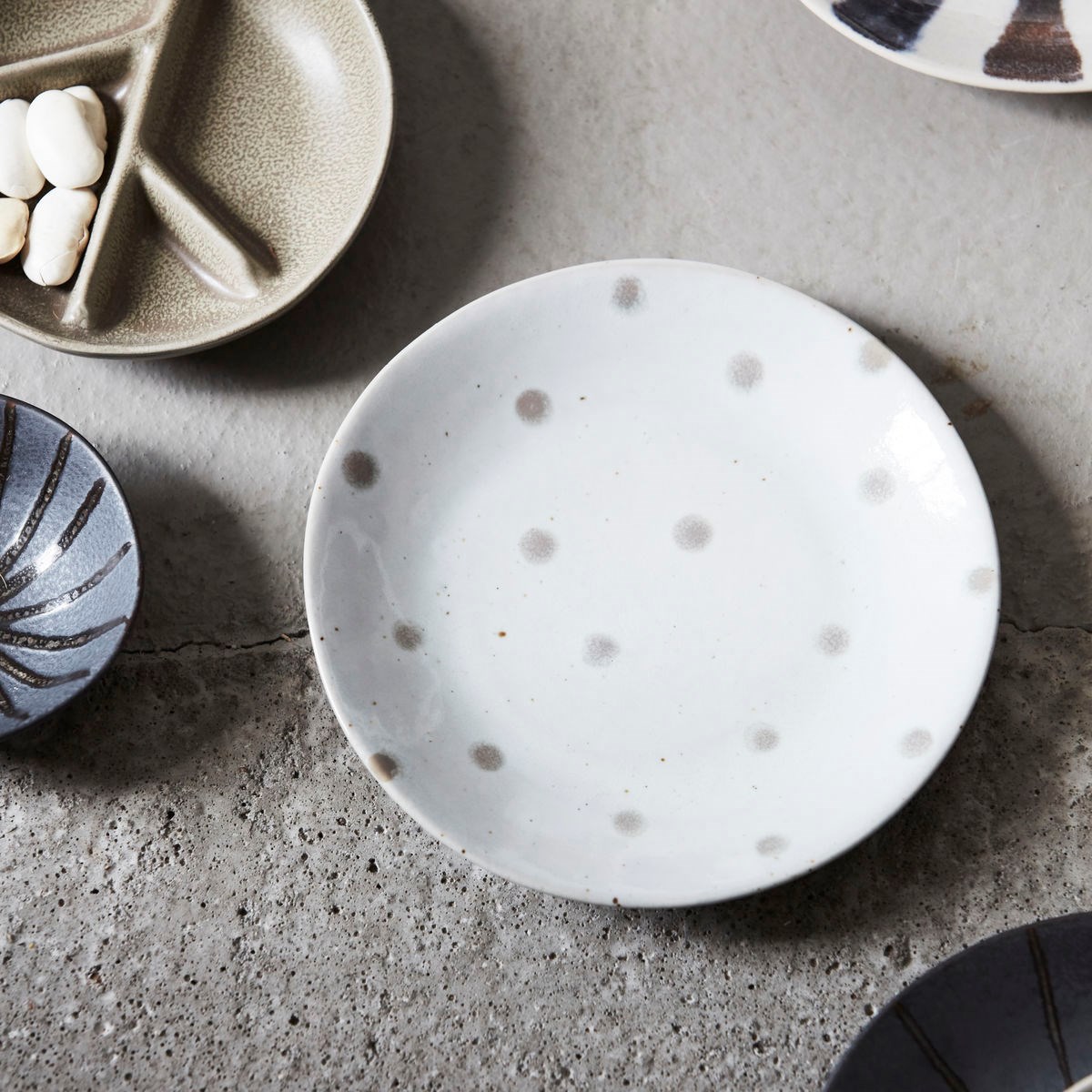 Talíř DOTS krémový_1