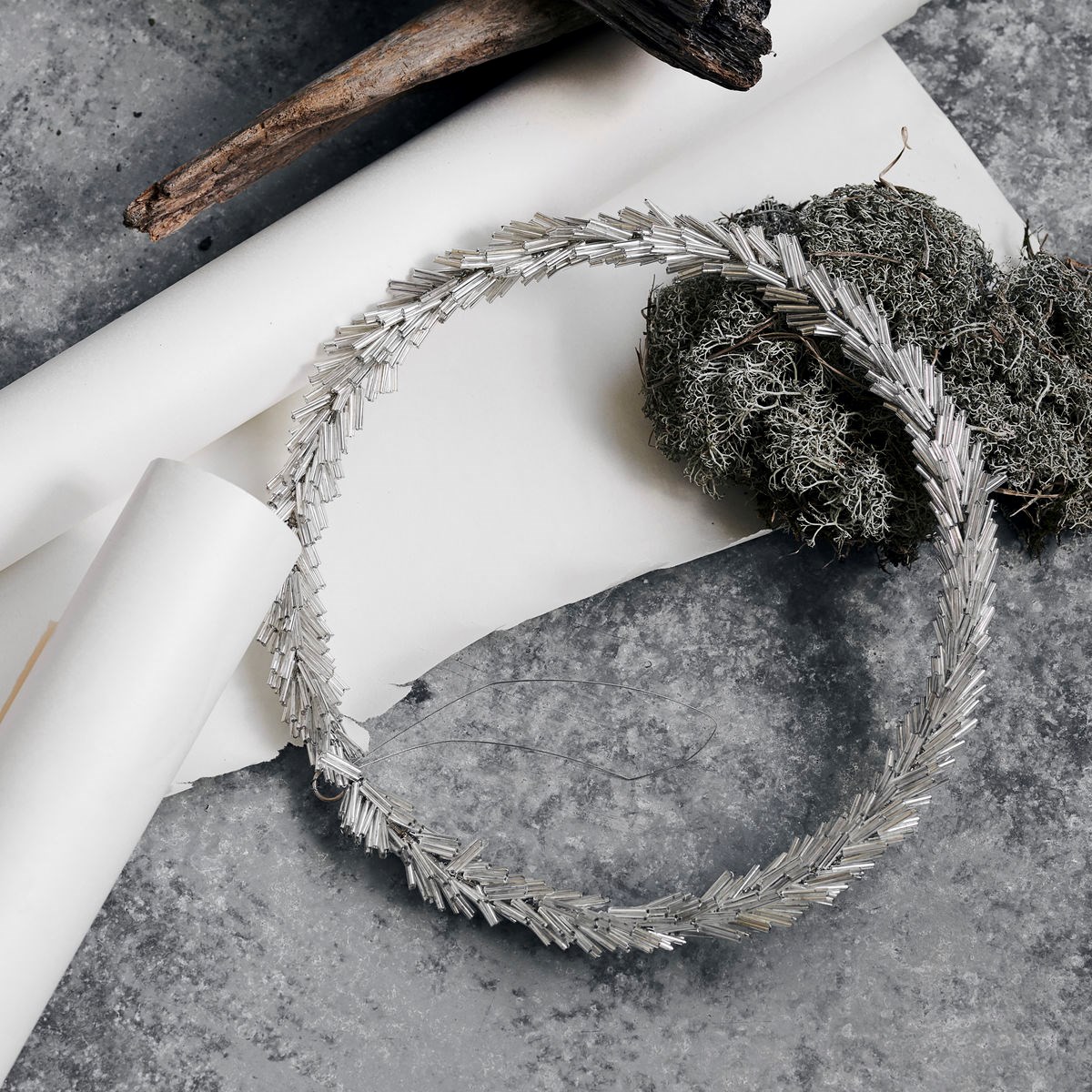 Věnec ze skleněných korálků CIRCLE P.20 cm stříbrný_1