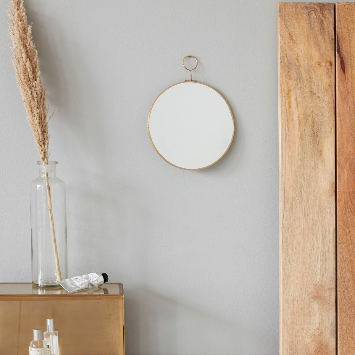 Kulaté zrcadlo LOOP 28 cm mosazné_1