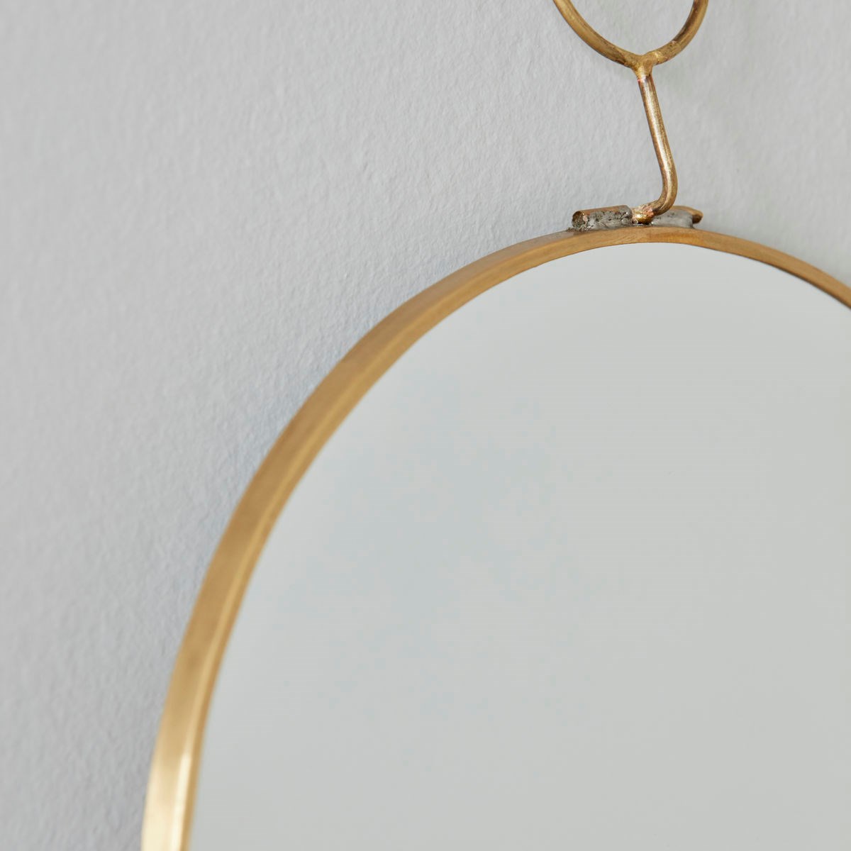 Kulaté zrcadlo LOOP 28 cm mosazné_2