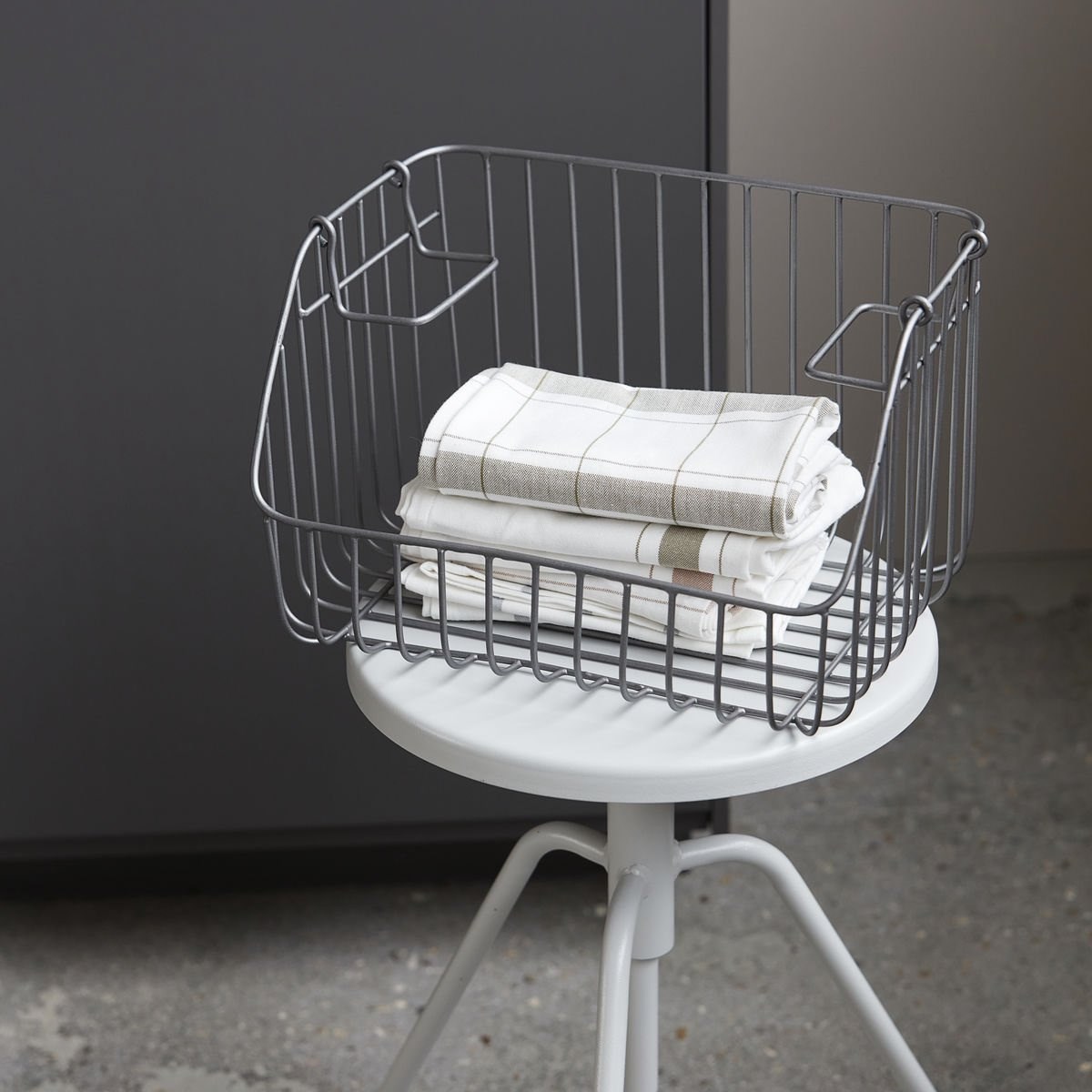 Obrázok z Drôtený kôš NAGPUR 32x24 cm sivý