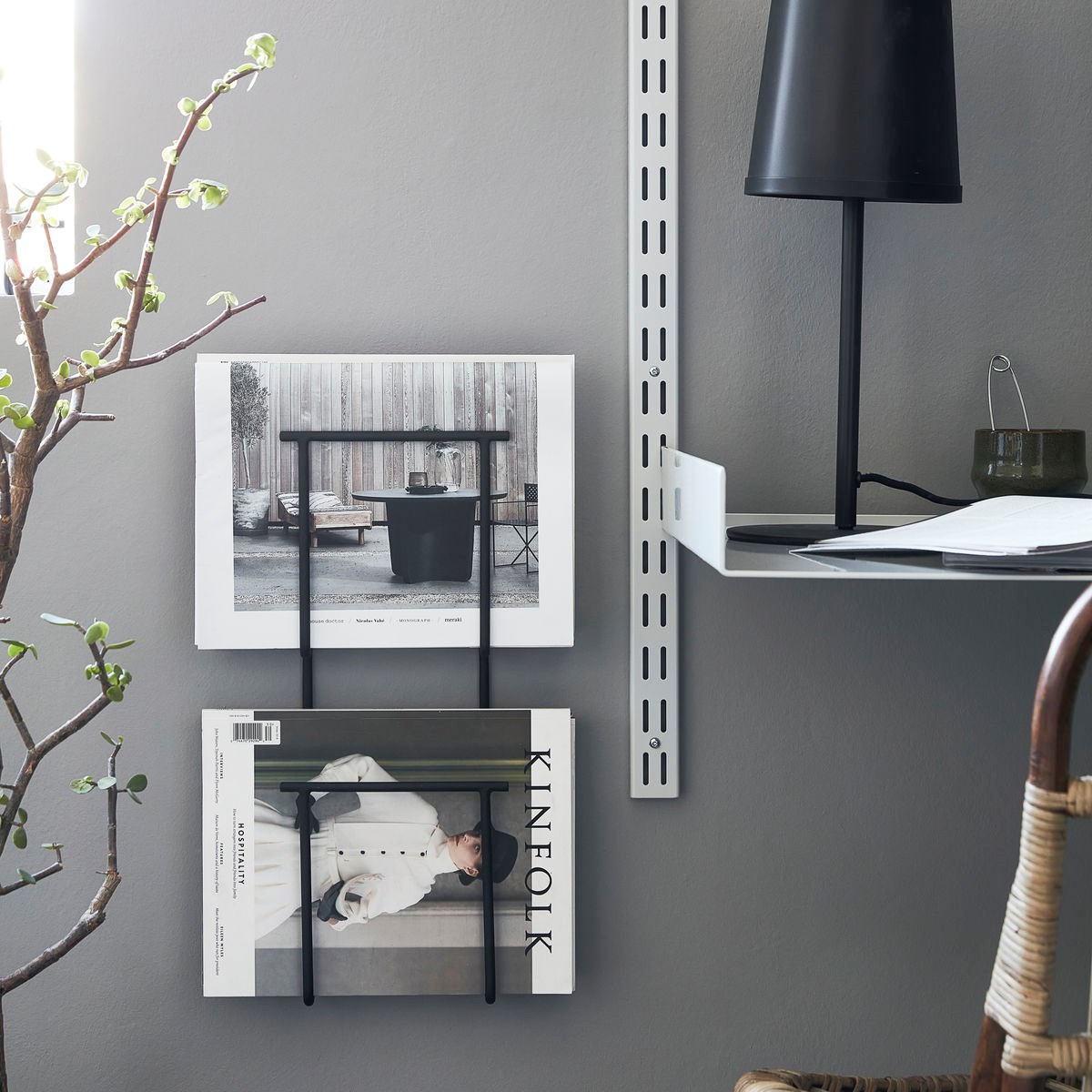 Držák /stojan na časopisy HOLD 50 cm černý_0