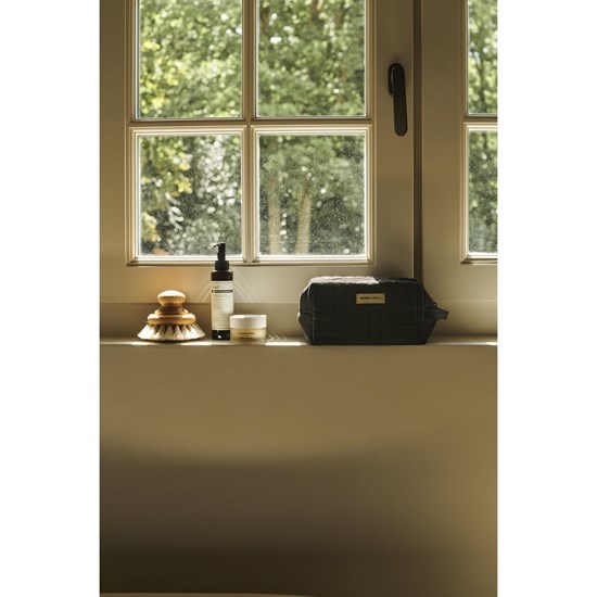 Lněná toaletní taška prošívaná Monk & Anna černá_0