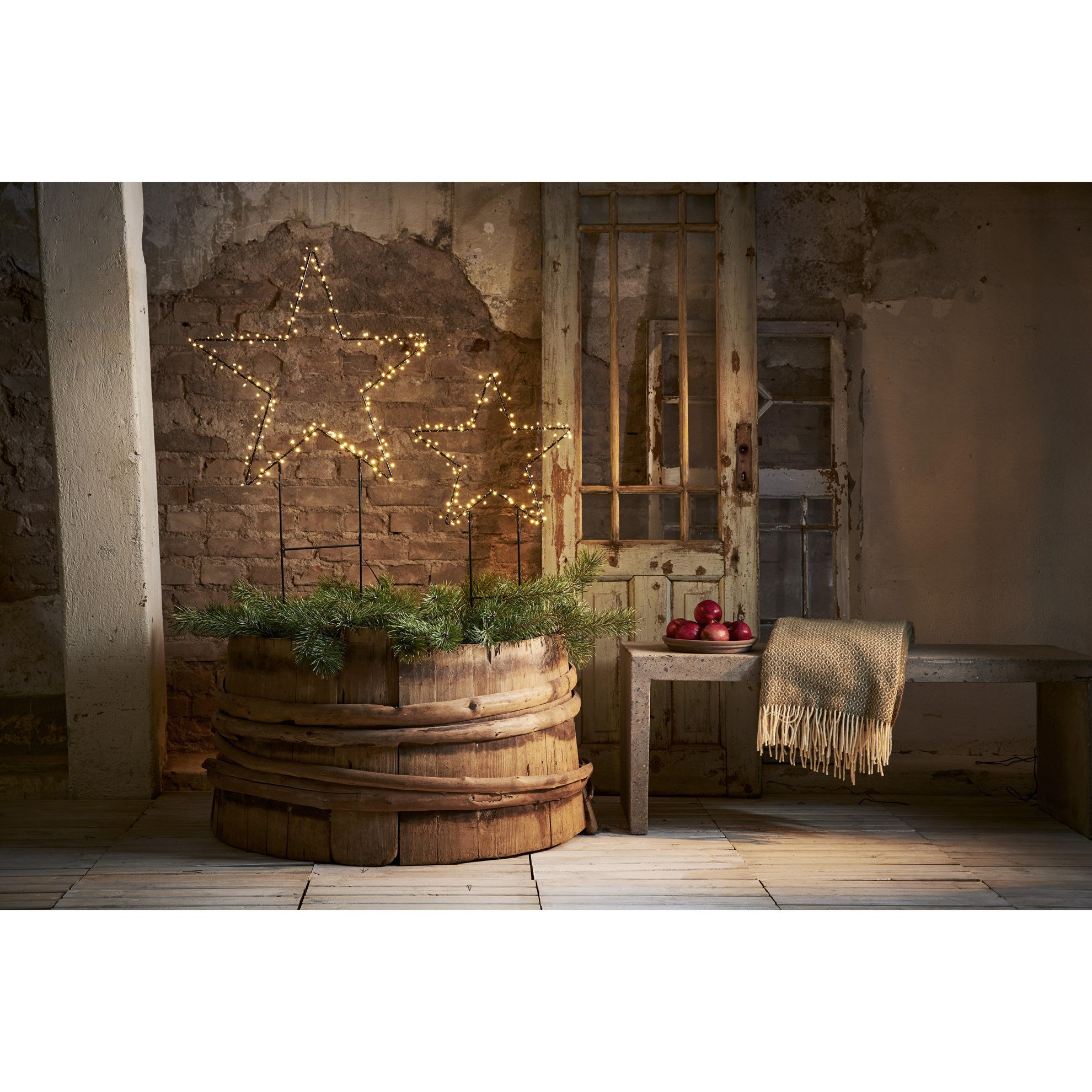 LD-Lichtstern "Barlumi"
100 warmwhite LED, schwarz,
ca. 40x80 cm, Trafo, outdoor,
Vierfarb-Karton_1