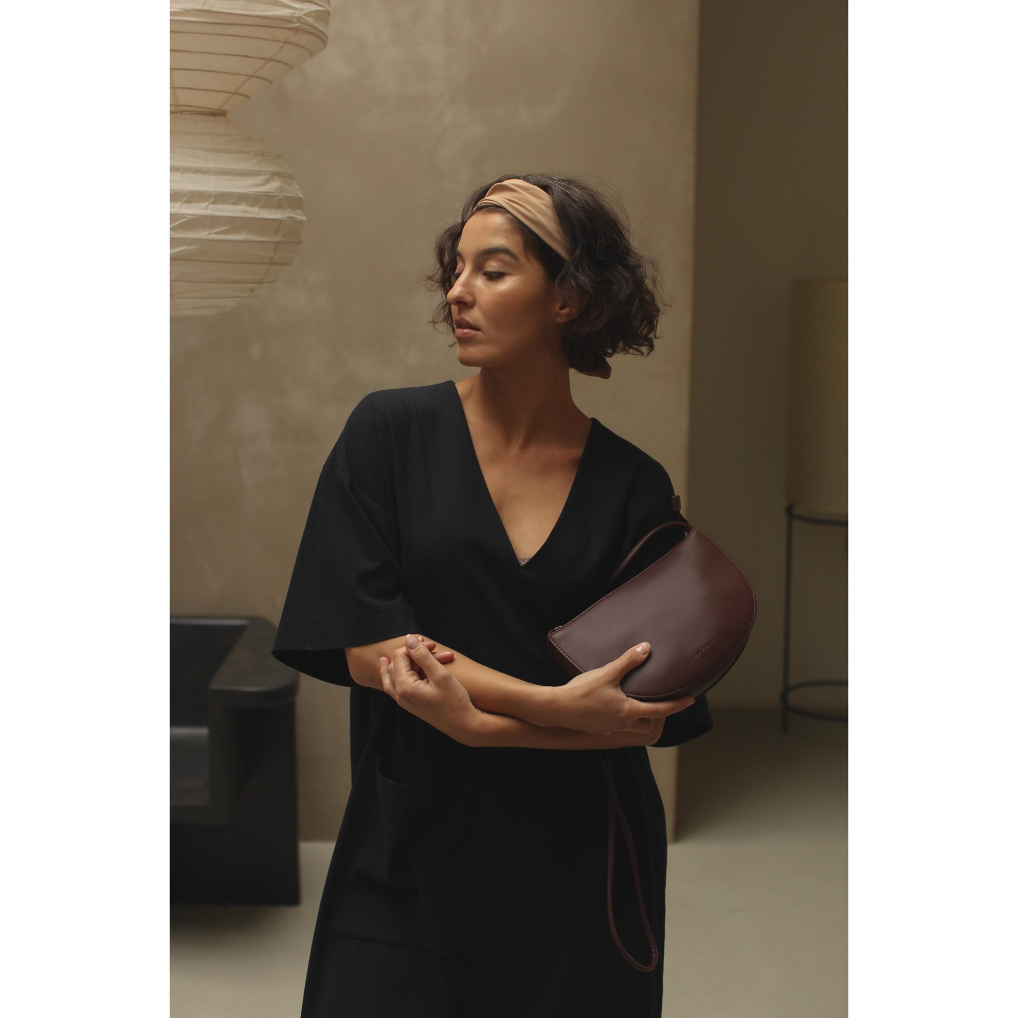 Kabelka FAROU half moon Monk & Anna mahagonová_0