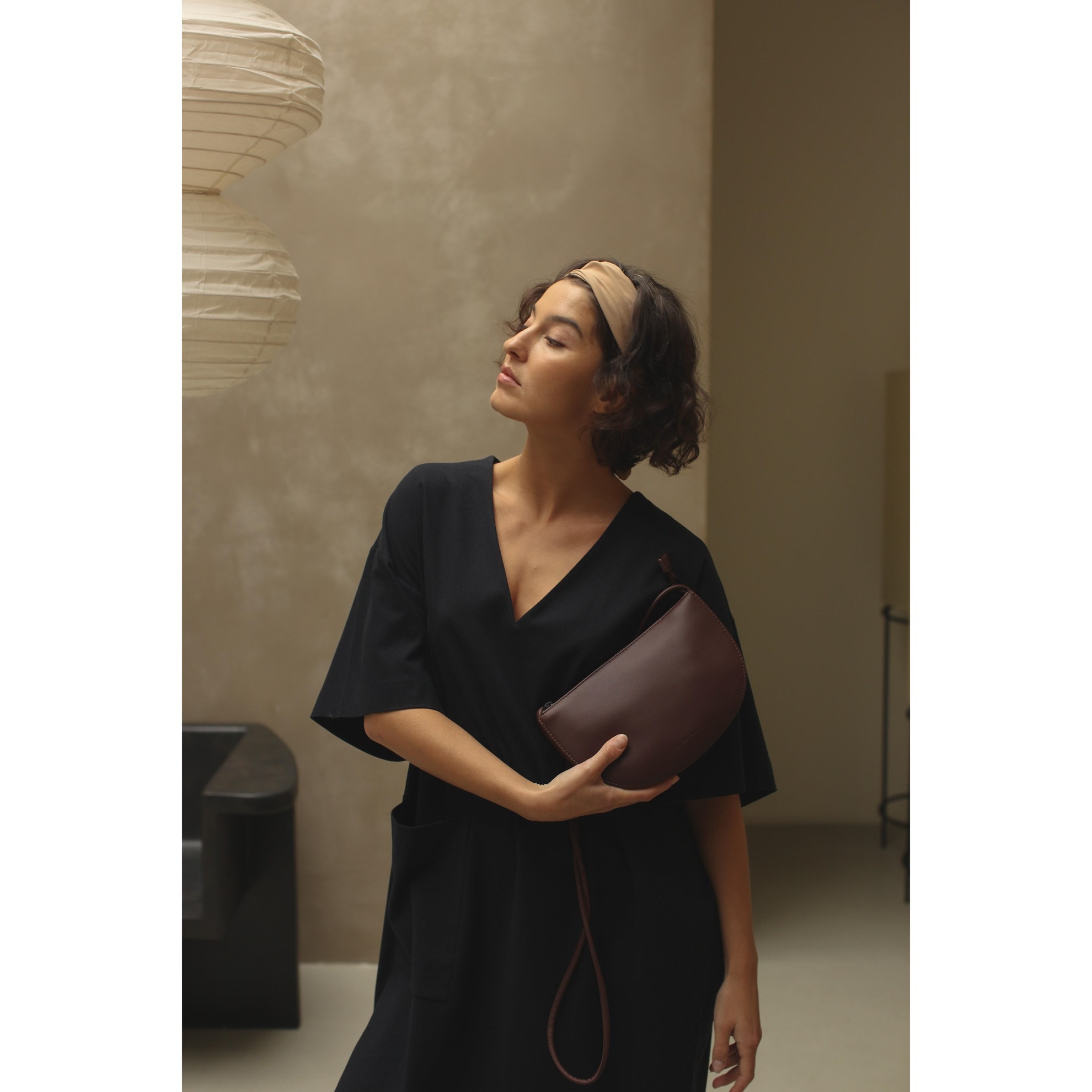 Kabelka FAROU half moon Monk & Anna mahagonová_1