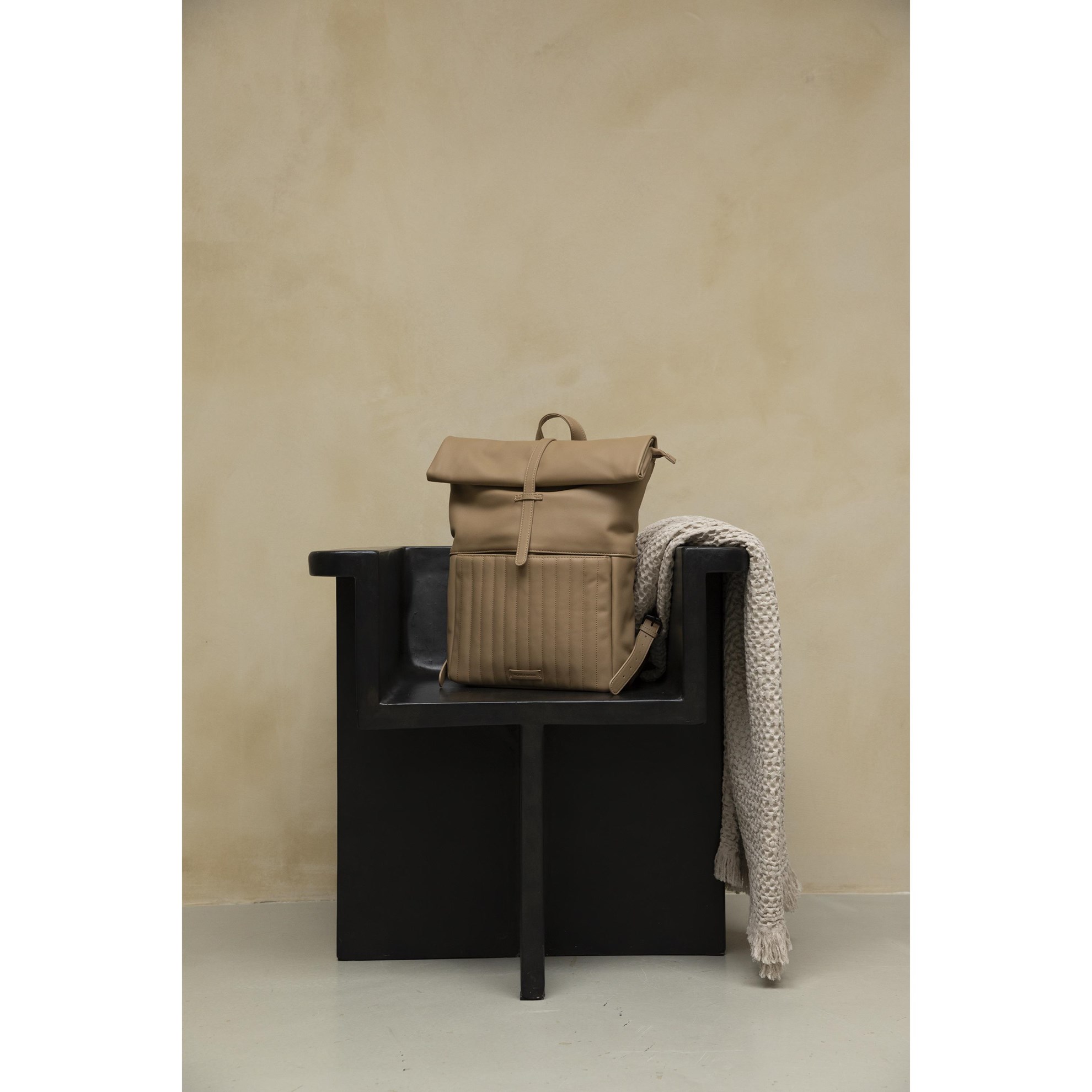 Batoh HERB s prošíváním Monk & Anna vegan kůže sv. hnědý_1