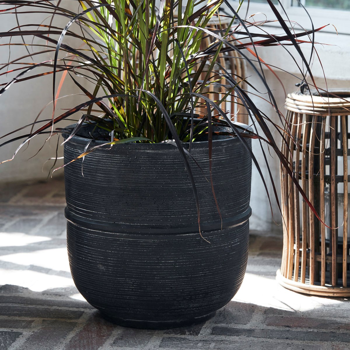 Květináč GROUND betonový 28 cm černý_2