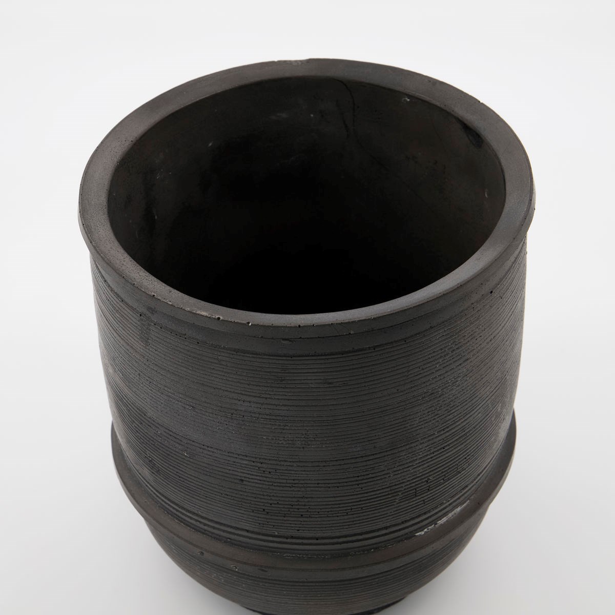 Květináč GROUND betonový 20 cm černý_0
