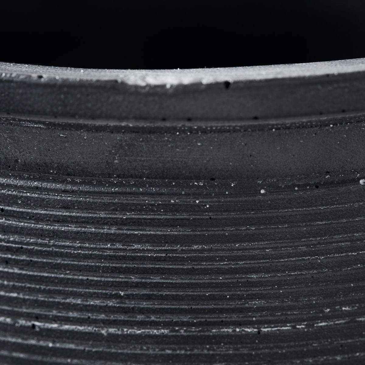 Květináč GROUND betonový 20 cm černý_2