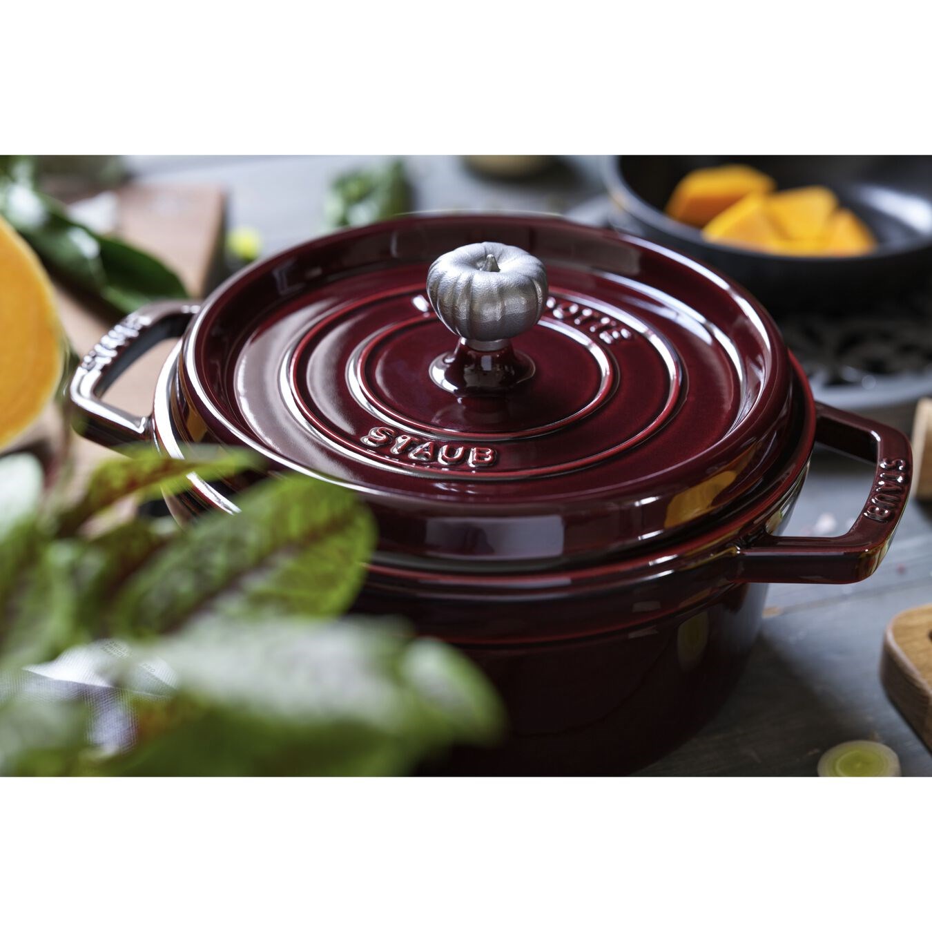 Hrnec STAUB kulatý 24 cm vínový_2