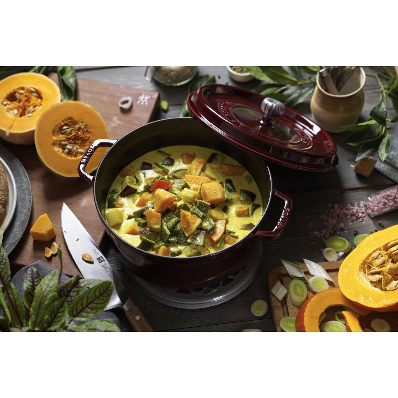 Hrnec STAUB kulatý 26 cm vínový_2