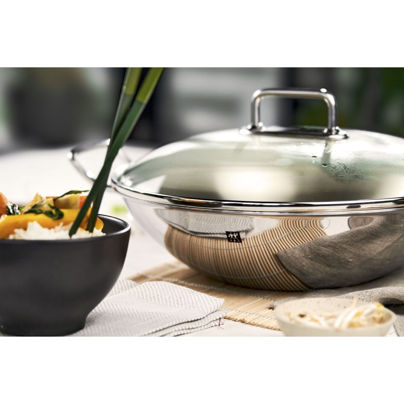 Pánev Wok 32 cm nerezová s poklicí_1