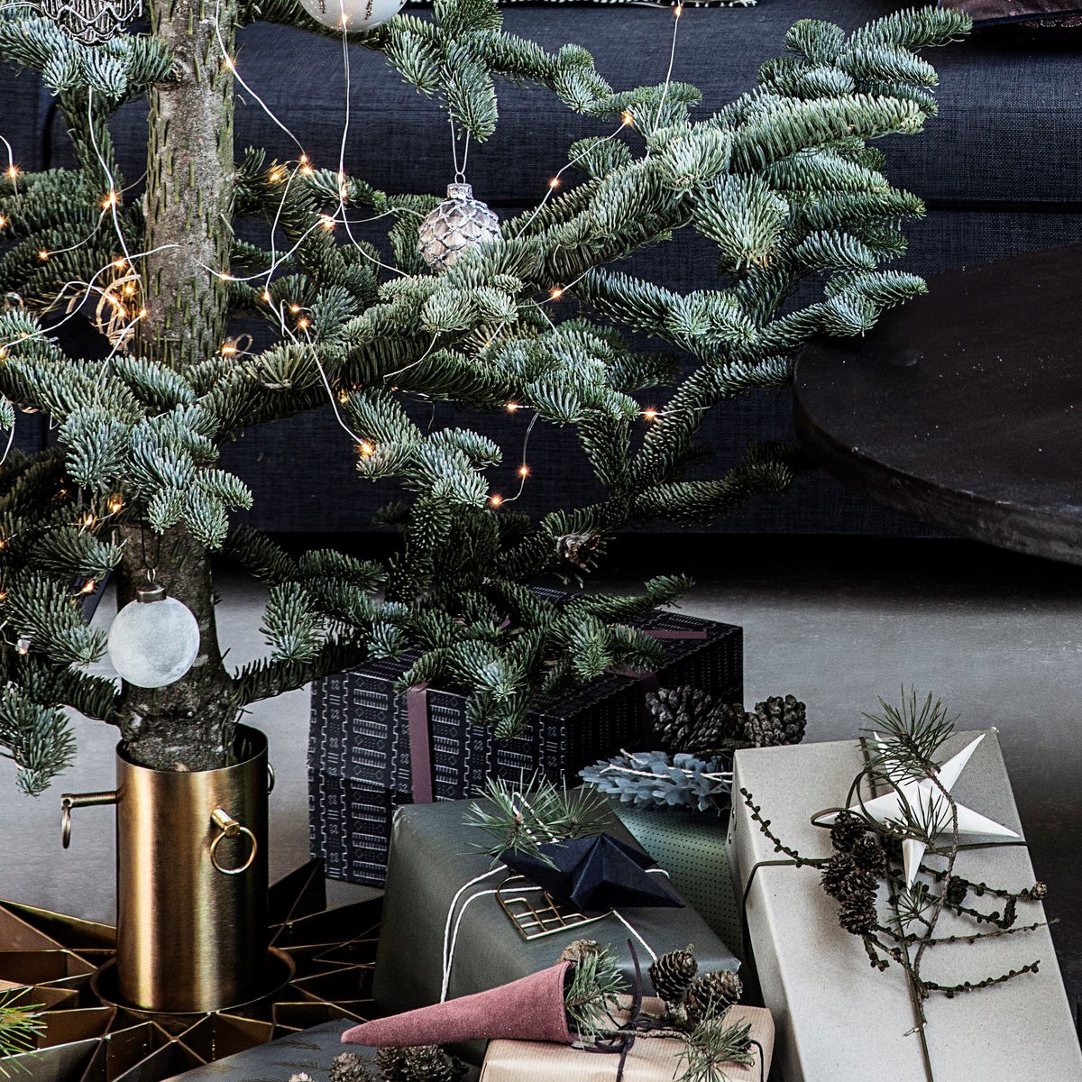 Stojan na vánoční stromek HVĚZDA P.47cm zlatý_0