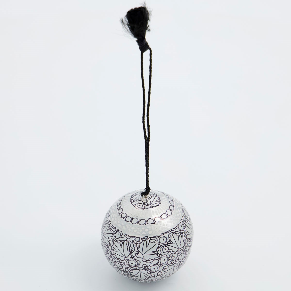 Vánoční ozdoba ORNAMENT 5cm stříbrná_0