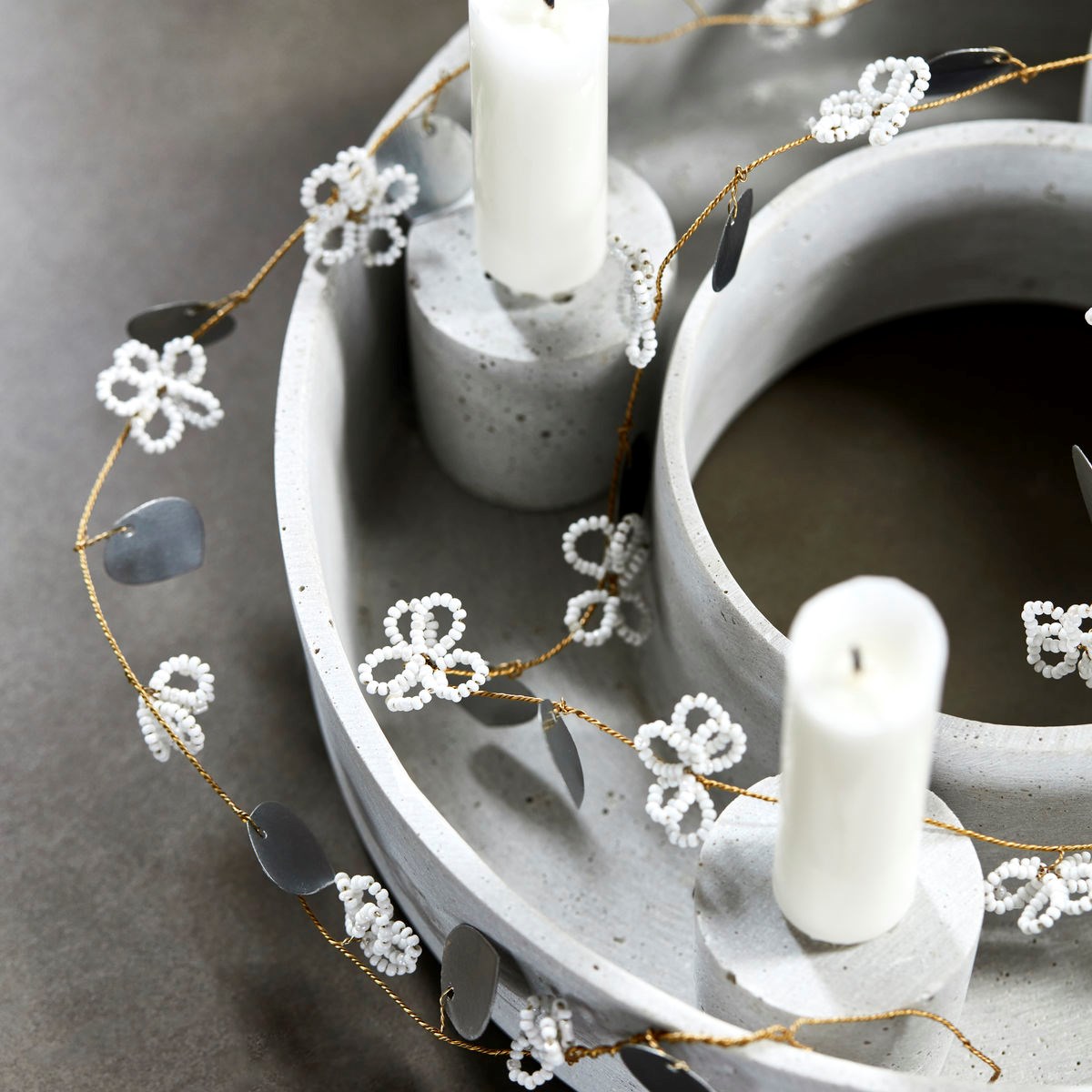 Girlanda korálková LEAF D.150 cm stříbrná_2