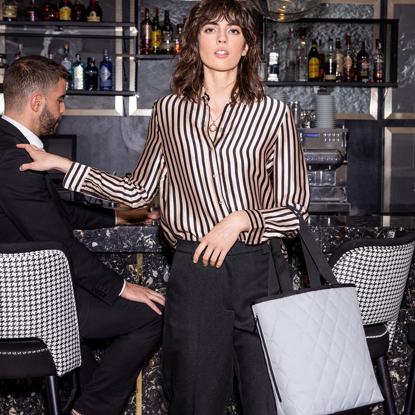 Taška Classic Shopper M rhombus light grey_0