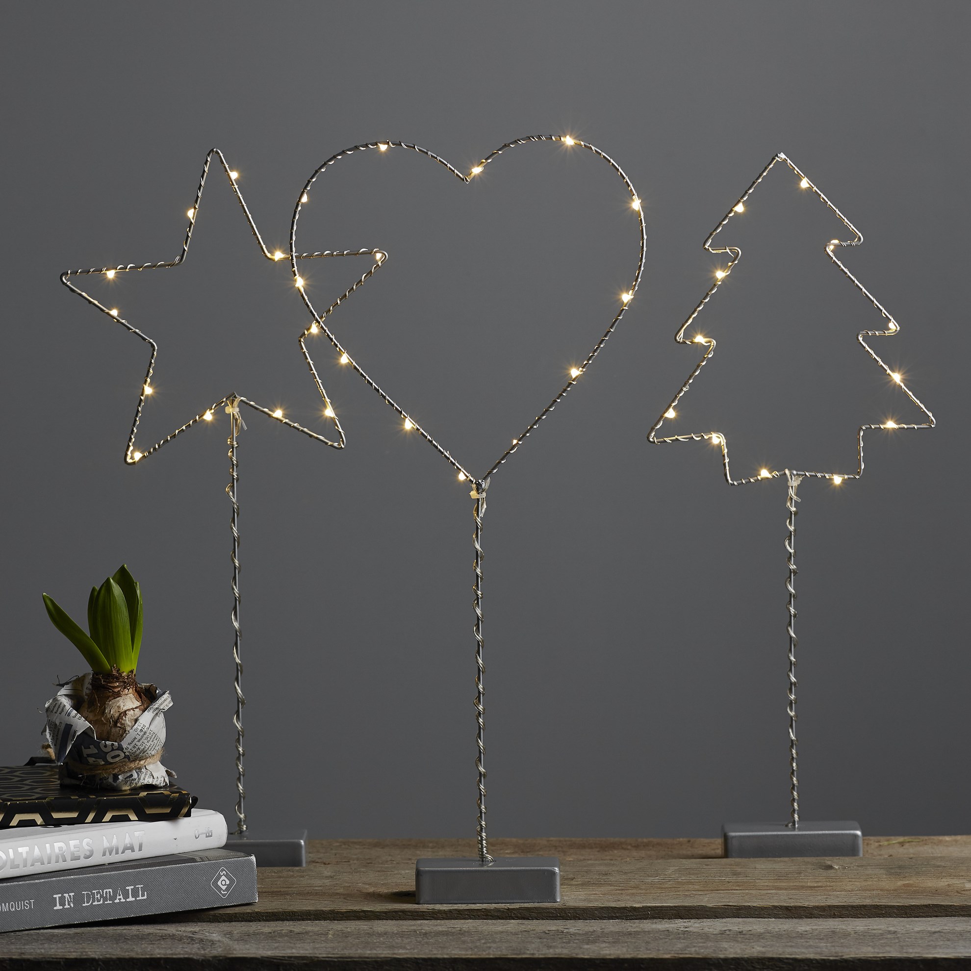 Drátěný svícen srdce 12x LED V.42 cm_0