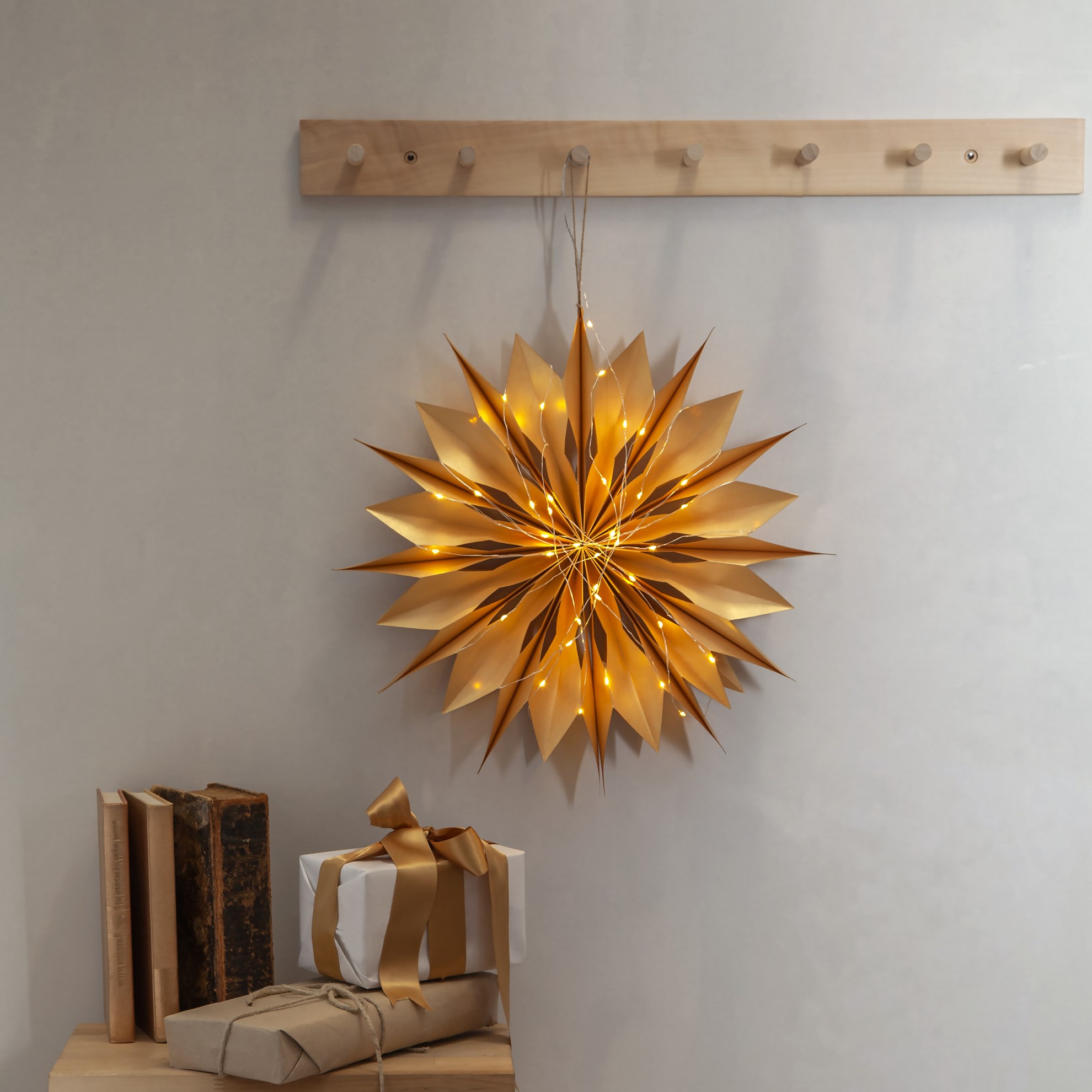 Papírová hvězda FLINGA 40x LED P.45 cm zlatá_0