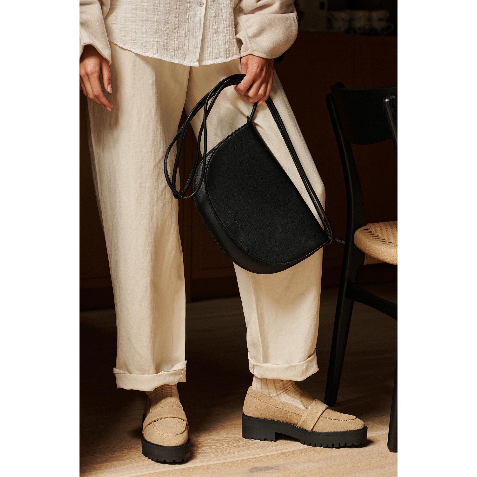 Kabelka přes rameno SOMA half moon černá_2