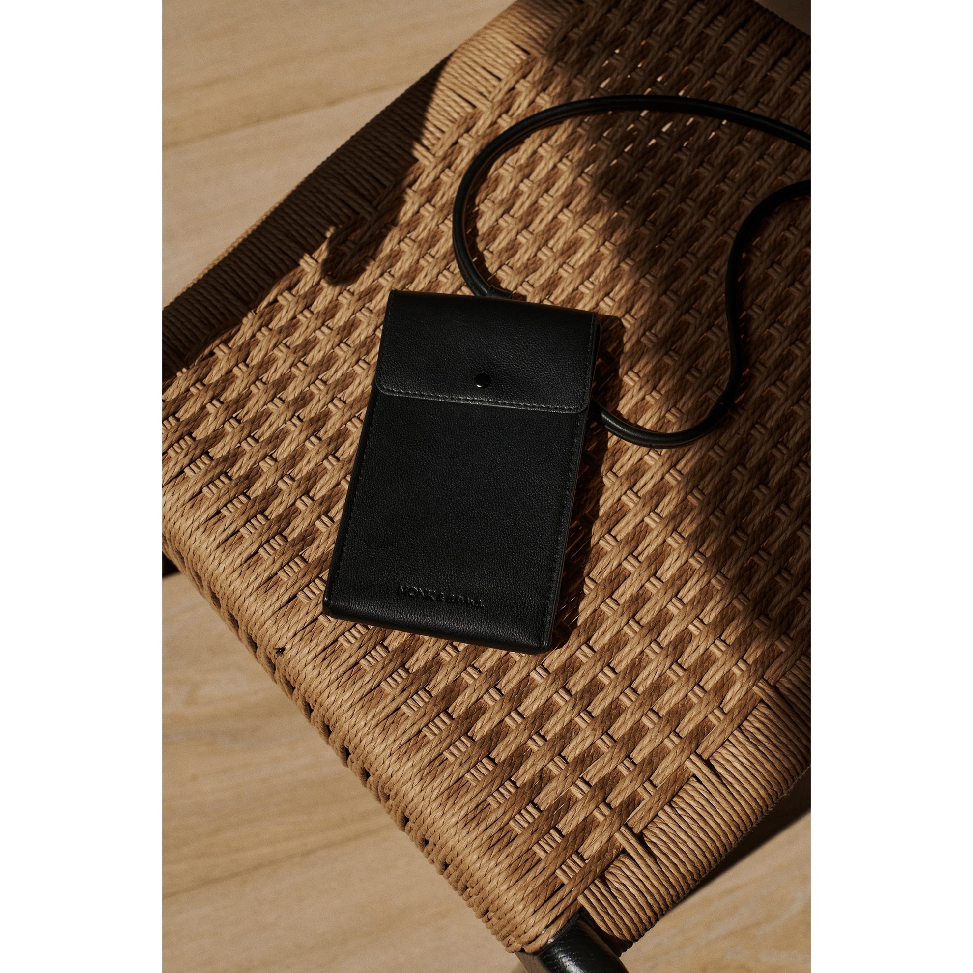 Pouzdro / kabelka na telefon Monk & Anna kůže černá_1