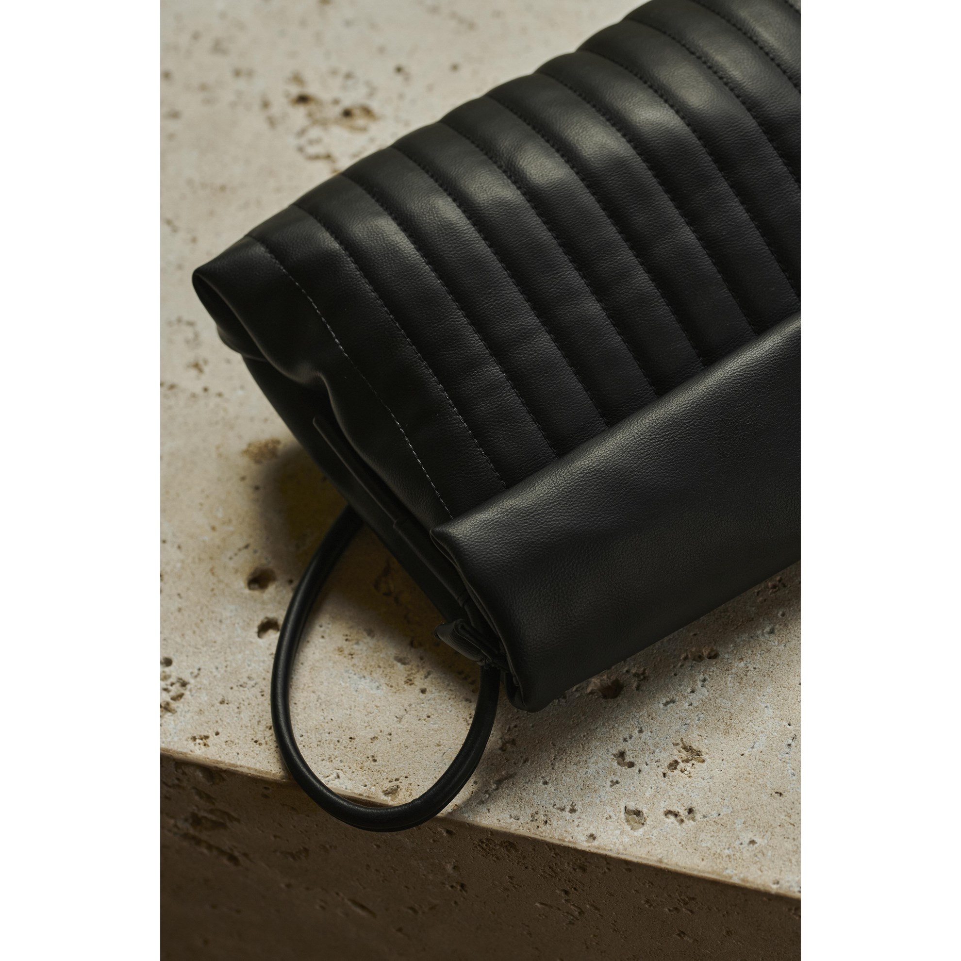 Kabelka přes rameno KITARÓ Monk & Anna černá_3