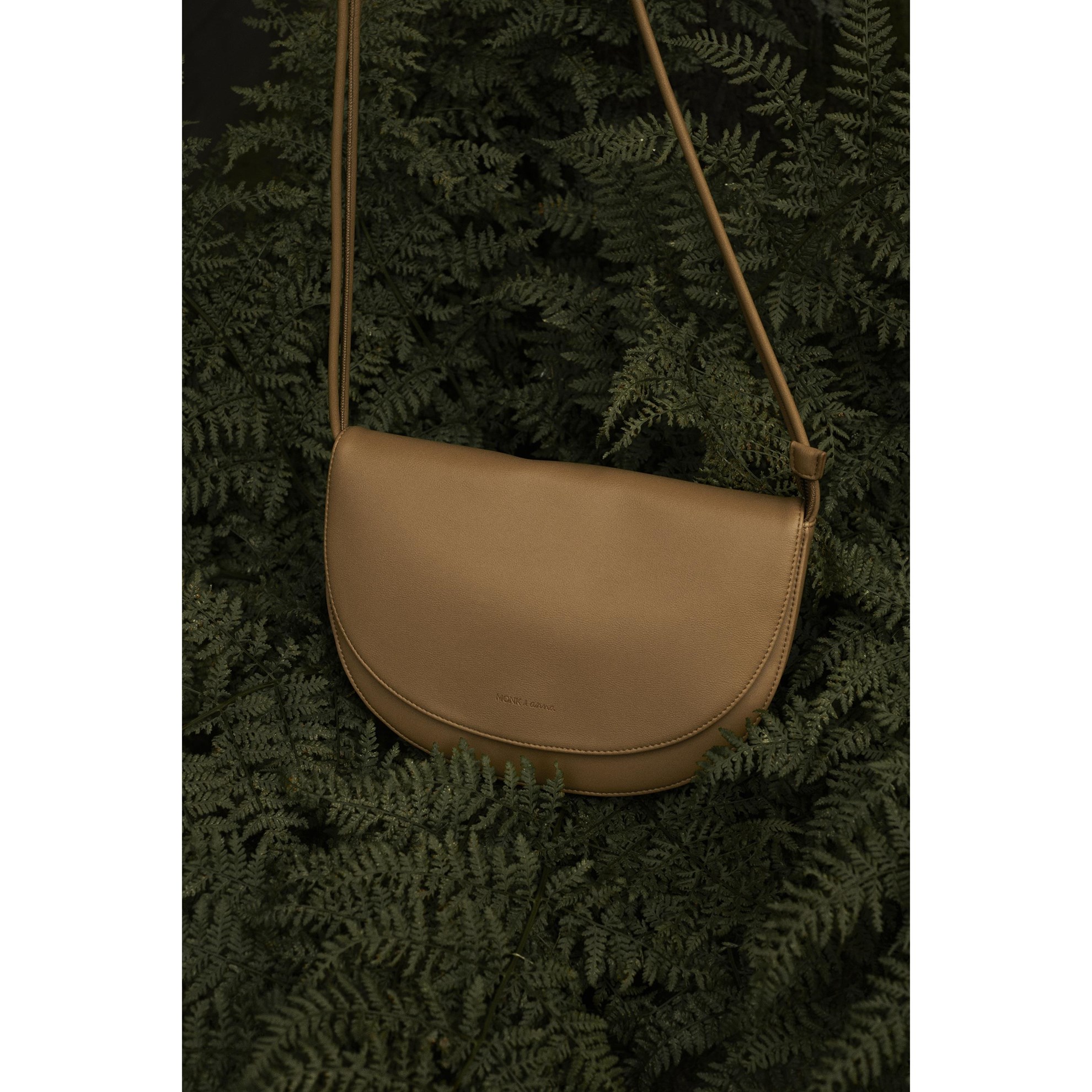 Kabelka Monk & Anna SOMA půlměsíc peanut_5