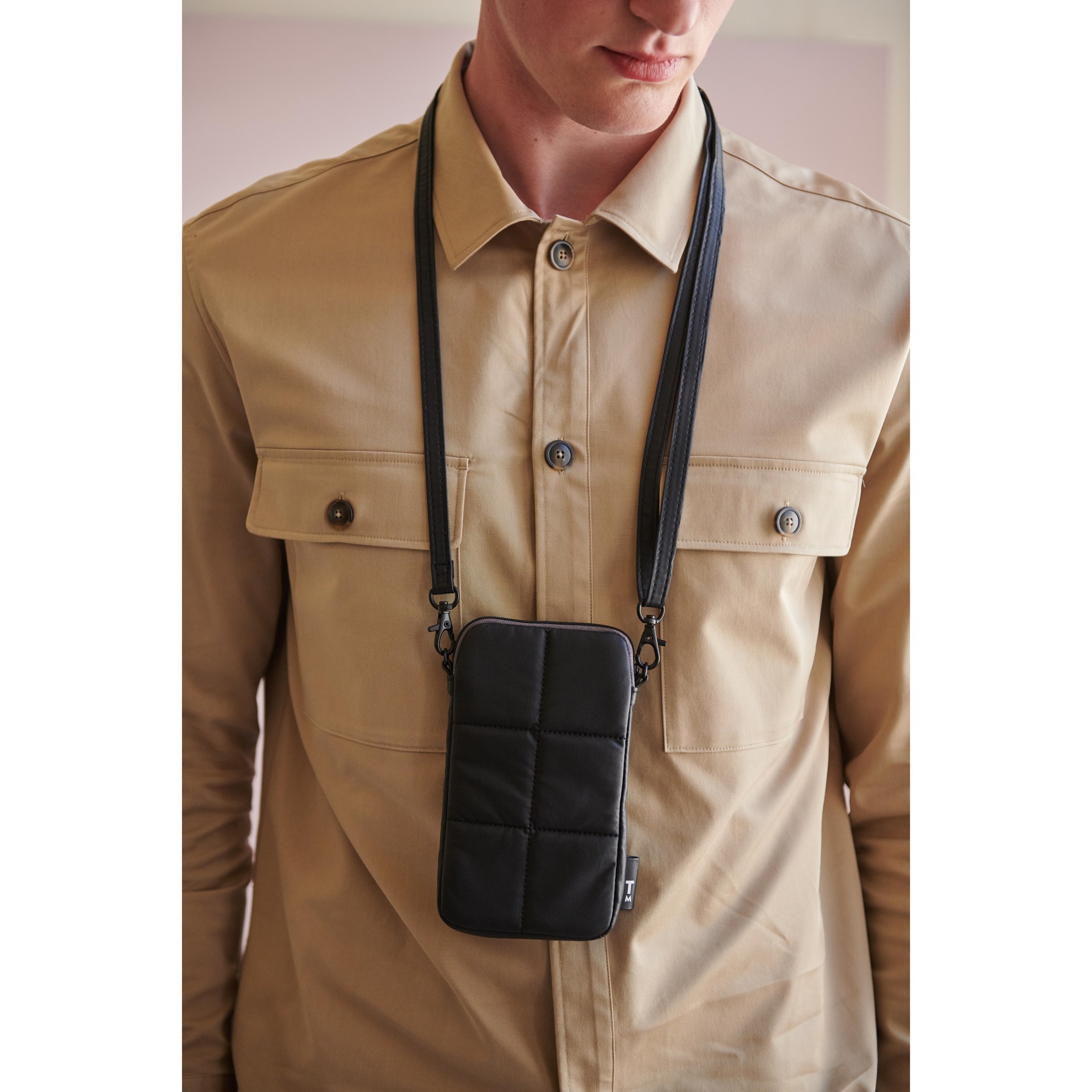 Prošívané pouzdro na telefon Tinne+Mia LUCE black_0