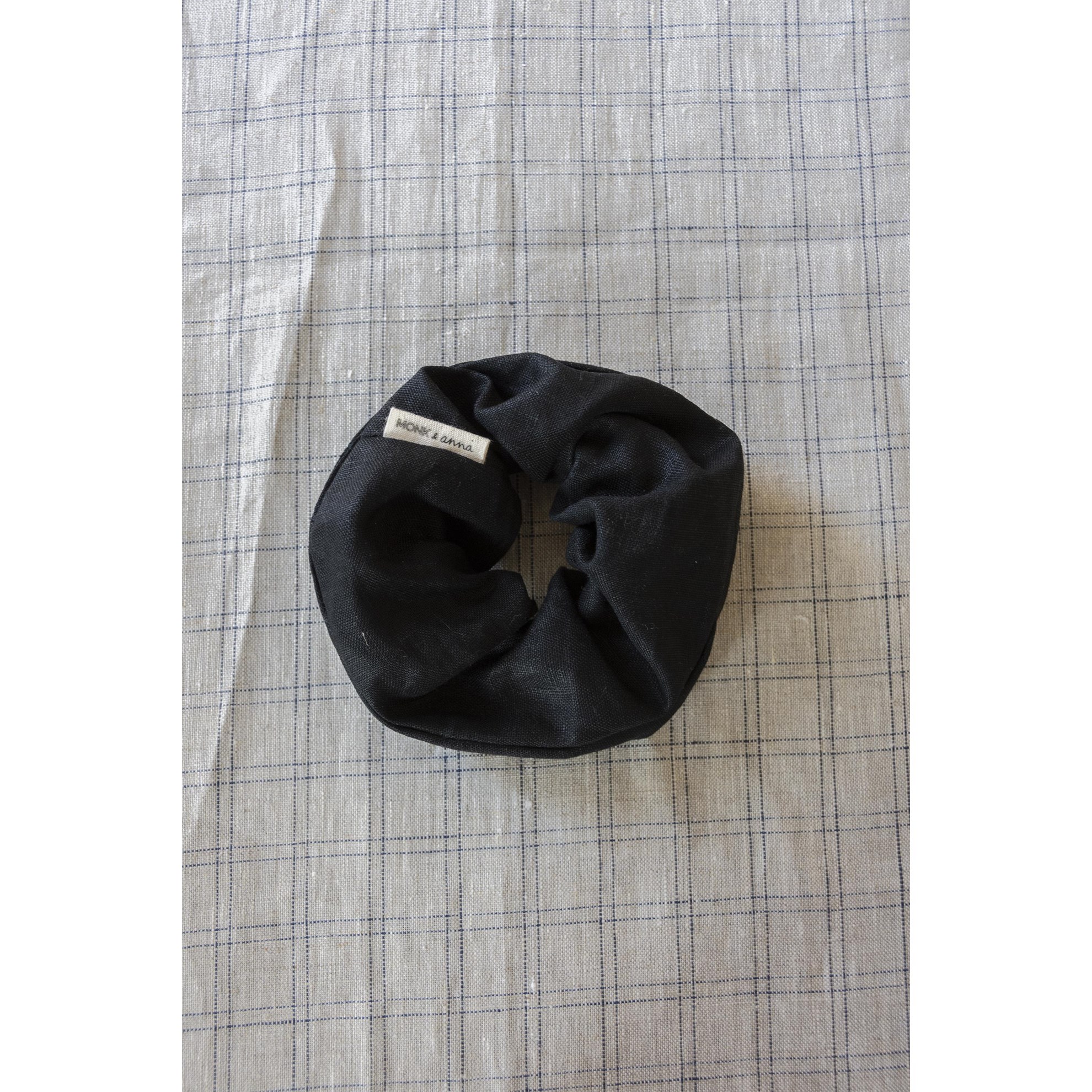 Monk & Anna scrunchie // linen black_1