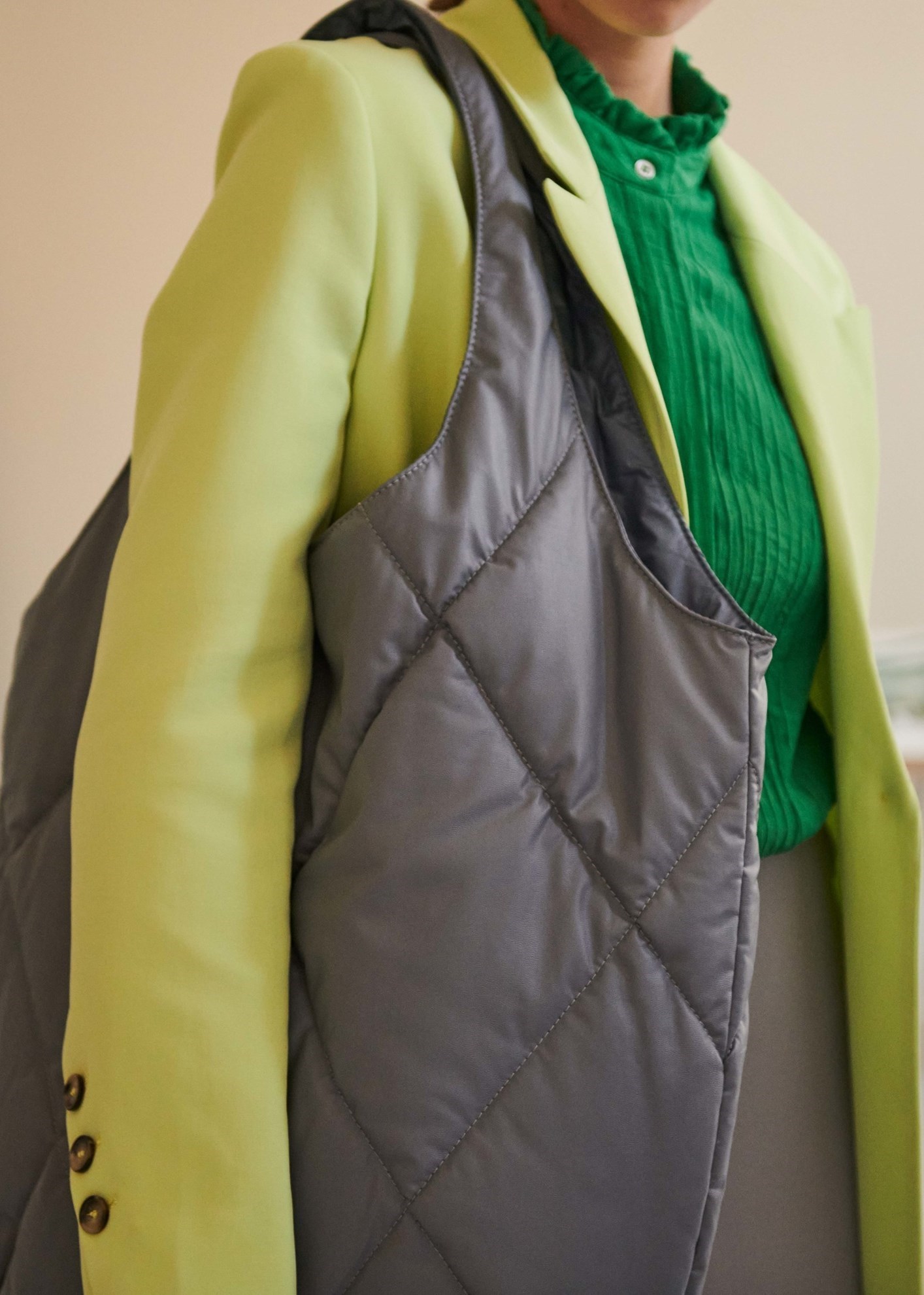 Obrázok z Prešívaná taška CARMEL Tinne + Mia z um. koža šedostrieborná