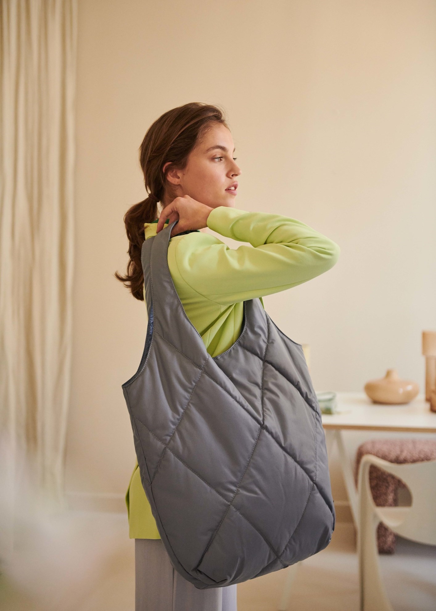 Obrázok z Prešívaná taška CARMEL Tinne + Mia z um. koža šedostrieborná