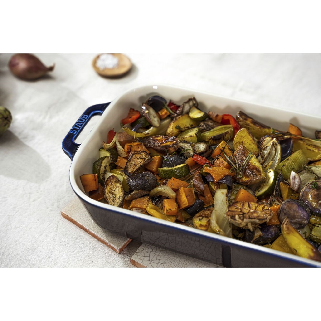 Zapékací mísa STAUB 34x24cm modrá 4,5l_2