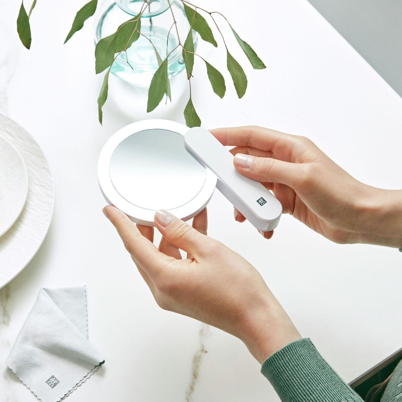 Skládací zvětšovací zrcátko s LED ZWILLING Premium_1