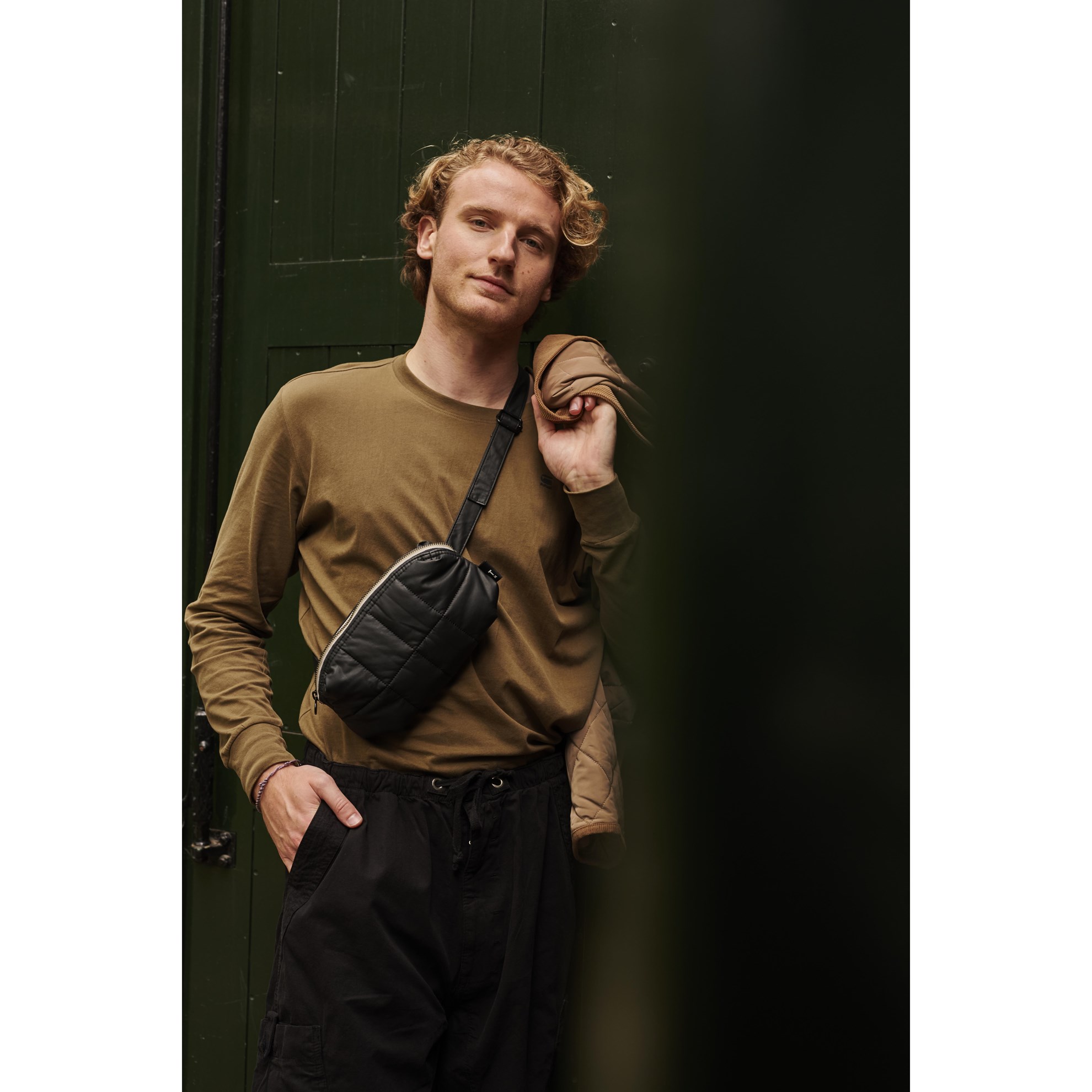 Kabelka / ledvinka s páskem Tinne+Mia CILOU prošívaná black_2