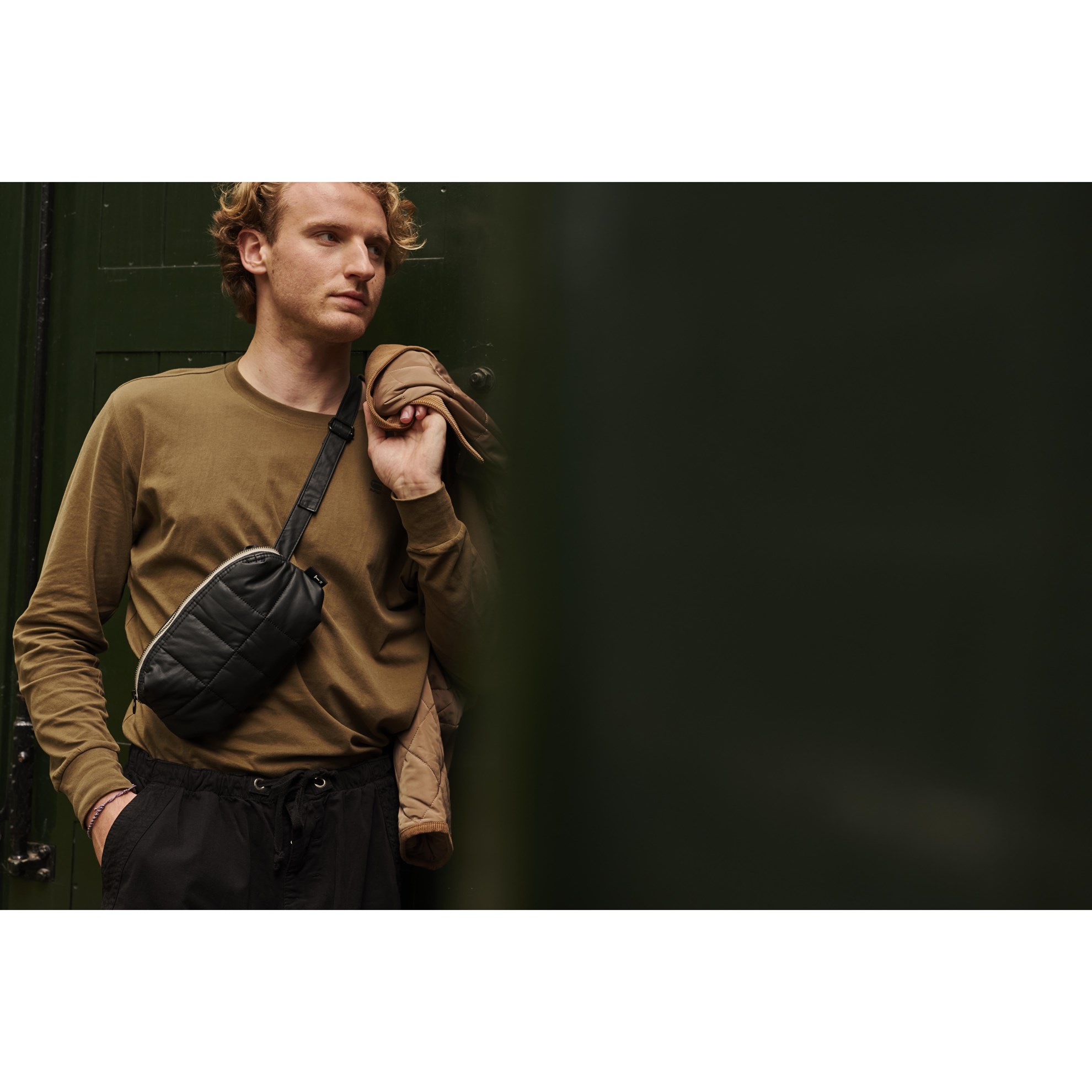 Kabelka / ledvinka s páskem Tinne+Mia CILOU prošívaná black_4