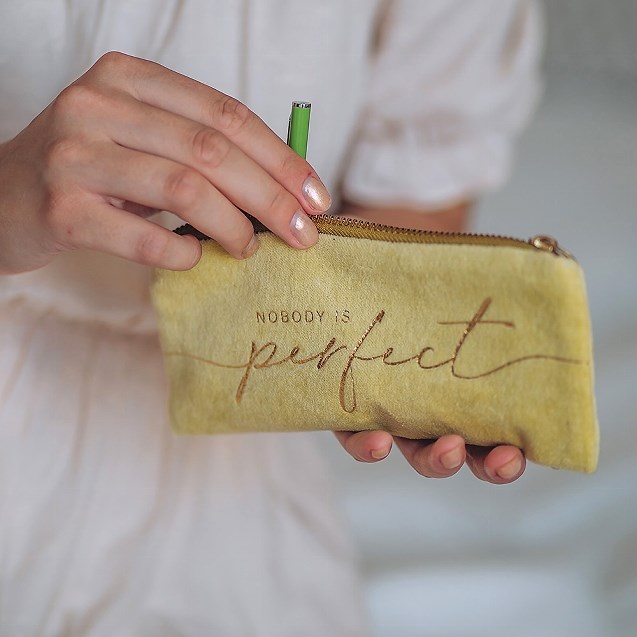 Sametové pouzdro na zip 20x8,5 cm_0