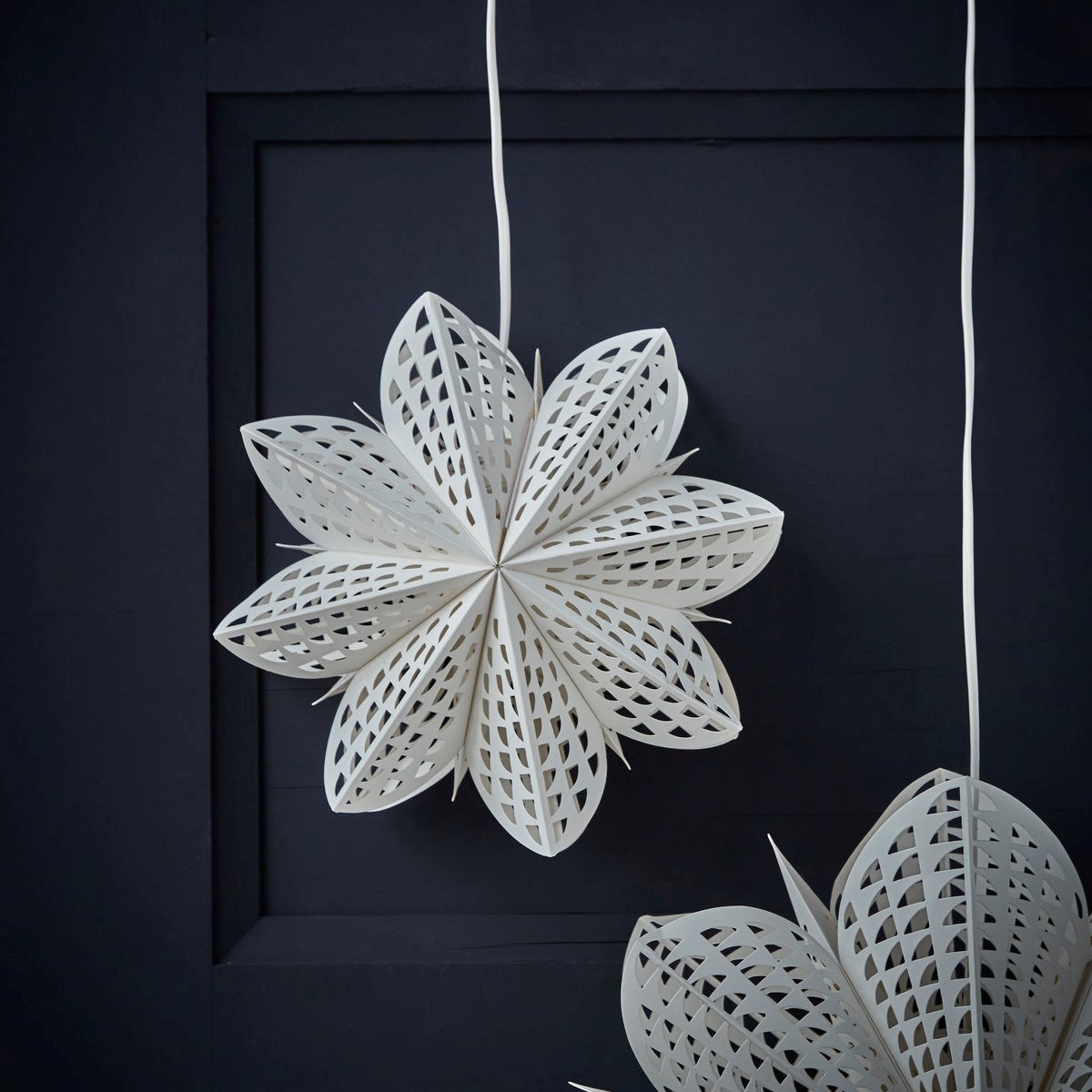 Papírová hvězda na zavěšení GINT P.30cm bílá_1