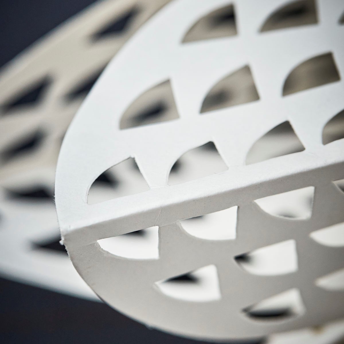 Papírová hvězda na zavěšení GINT P.30cm bílá_2