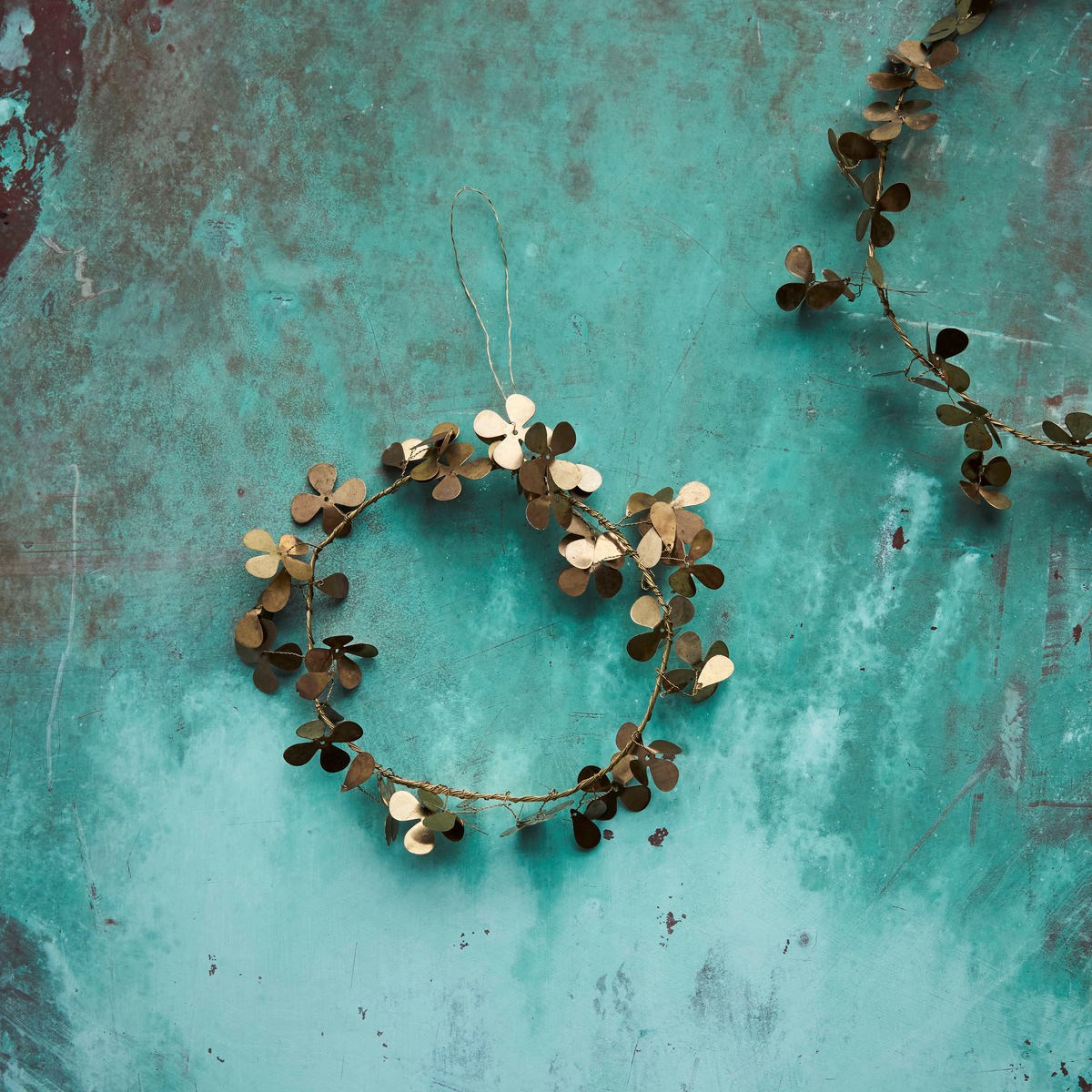 Kovový věnec CLOVER P.12,5cm zlatý_1