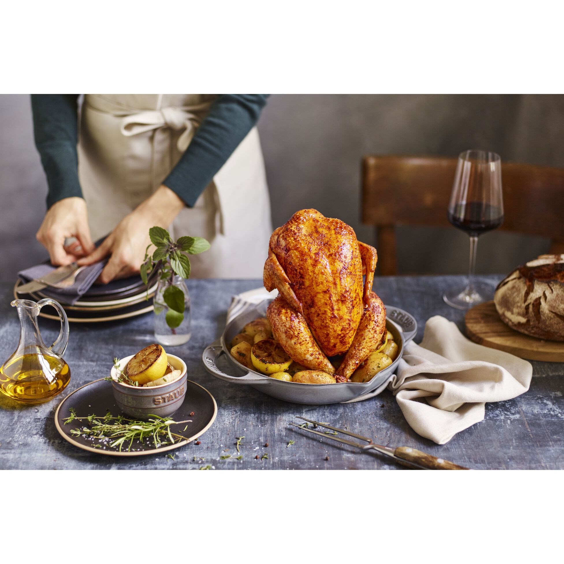 Vertikální pekáč na kuře šedý_0