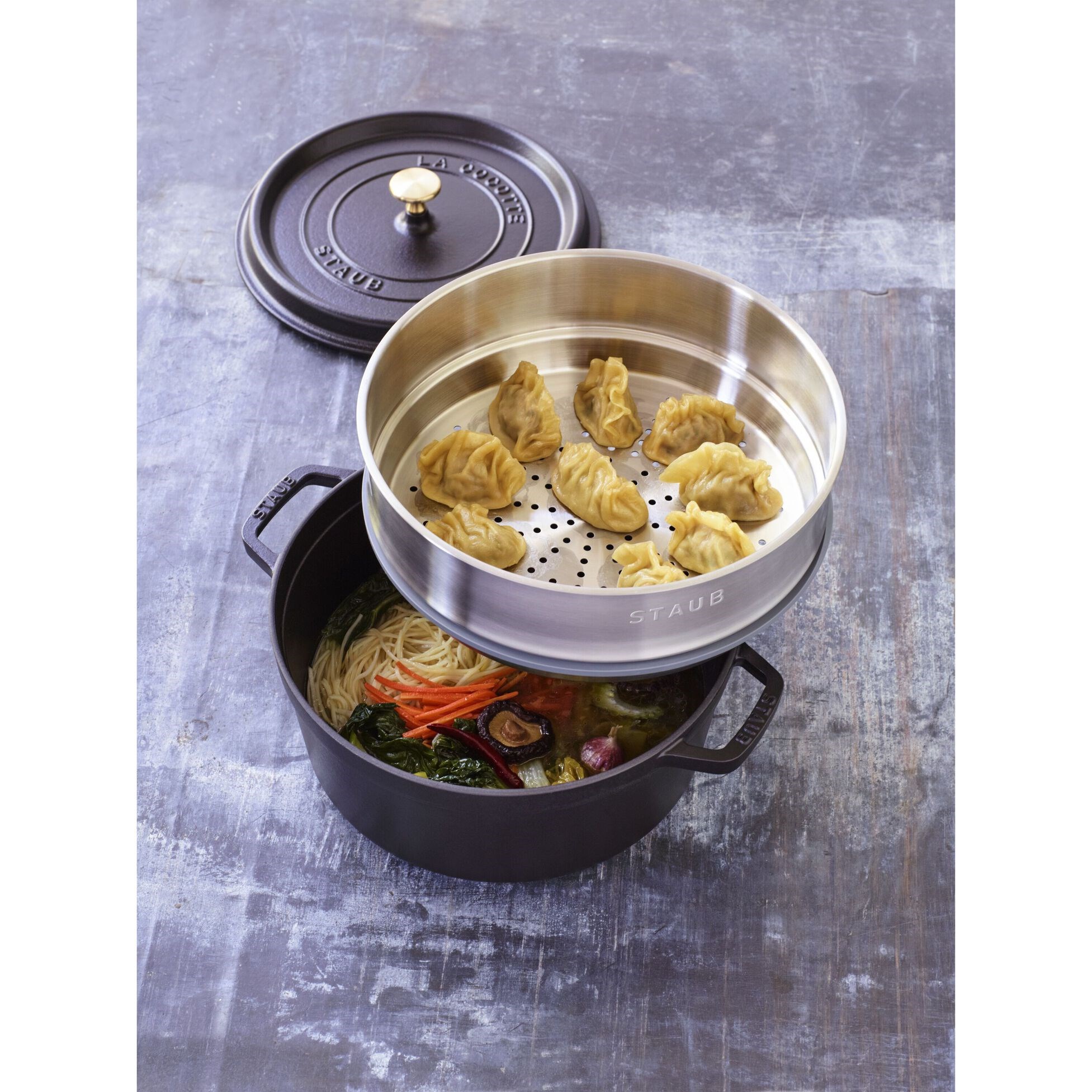 Hrnec STAUB  kulatý 26 cm černý s pařákem 5,2l_1