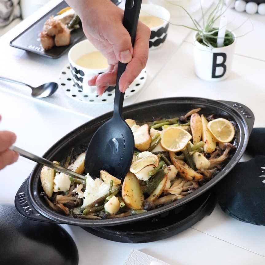 Obrázok z Zapekacia forma STAUB s pokrievkou 31 cm liatinová 0,7l