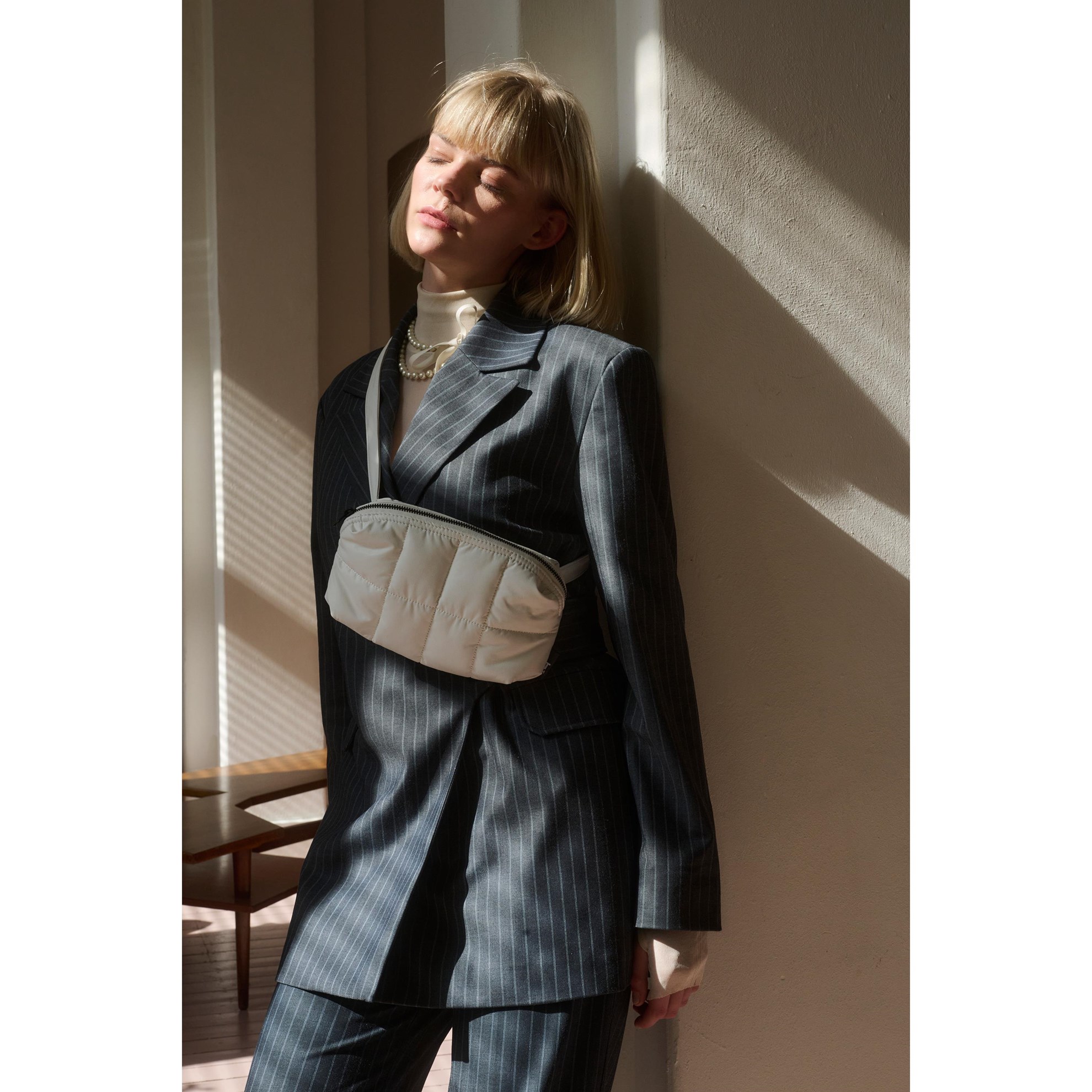 Kabelka / ledvinka s páskem Tinne + Mia CILOU white_1