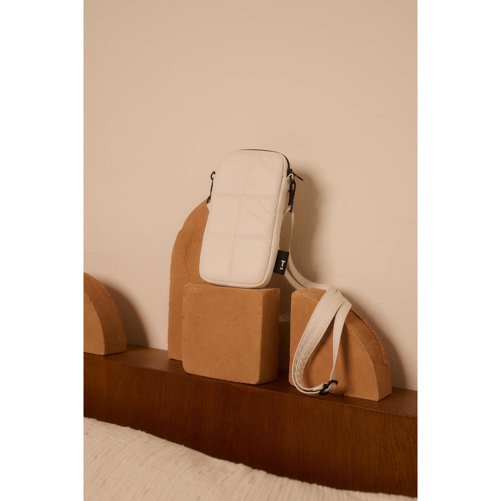 Pouzdro / kabelka na telefon Tinne + Mia LUCE stone white_1