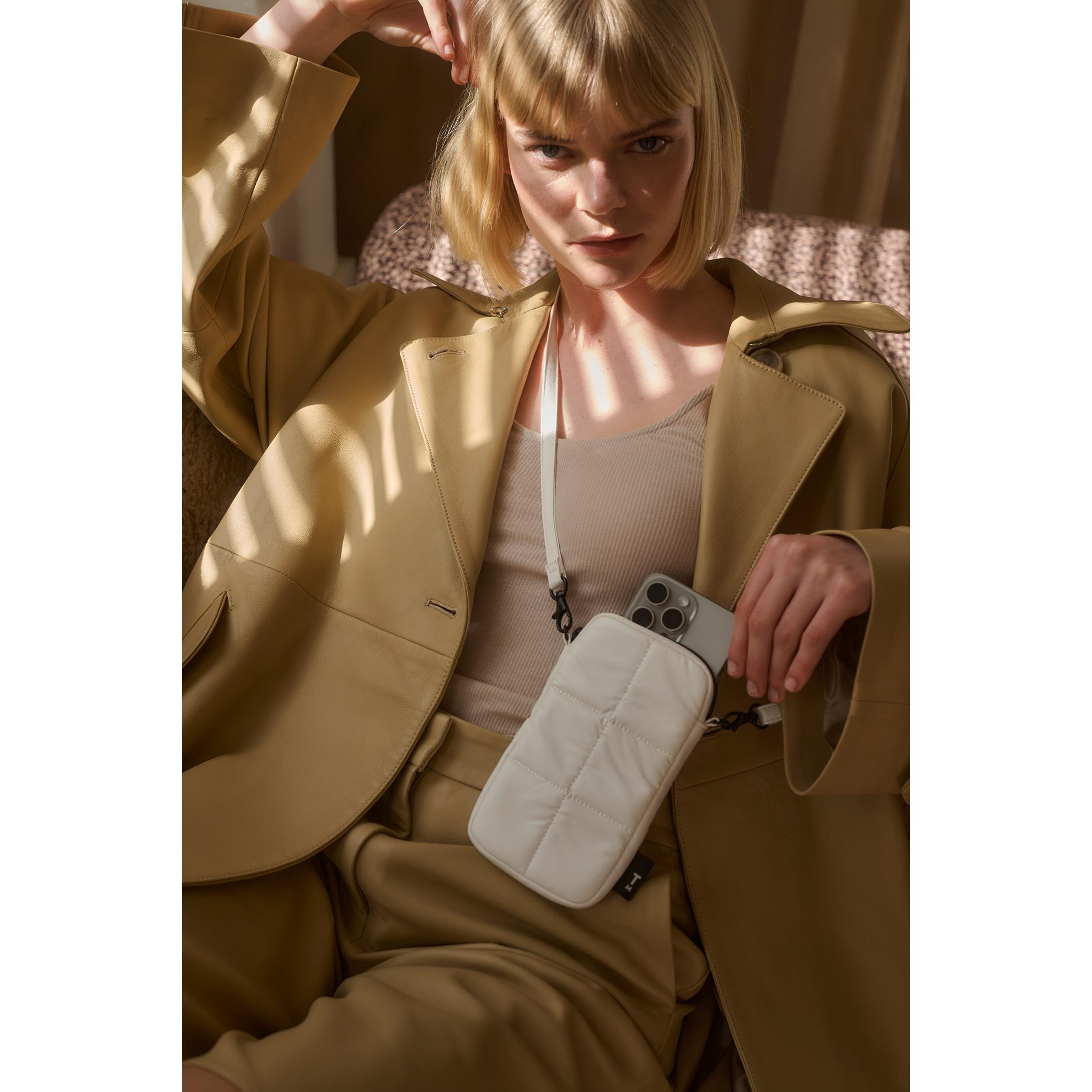 Pouzdro / kabelka na telefon Tinne + Mia LUCE stone white_3