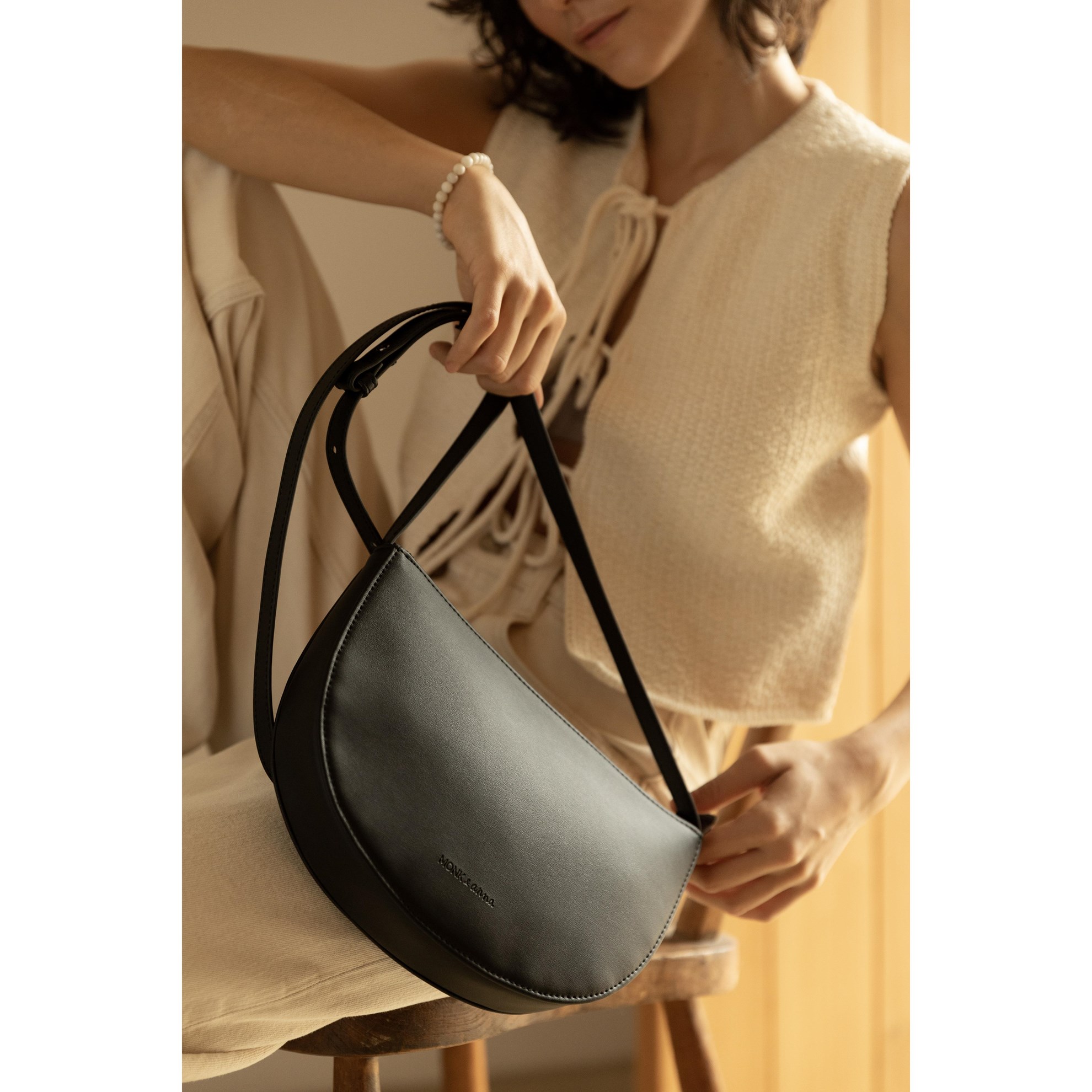 Kabelka Monk & Anna FAROU půlměsíc black_2