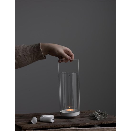 Skleněná lucerna v kovovém stojanu KVARNVIK S 9x26cm bílá_2