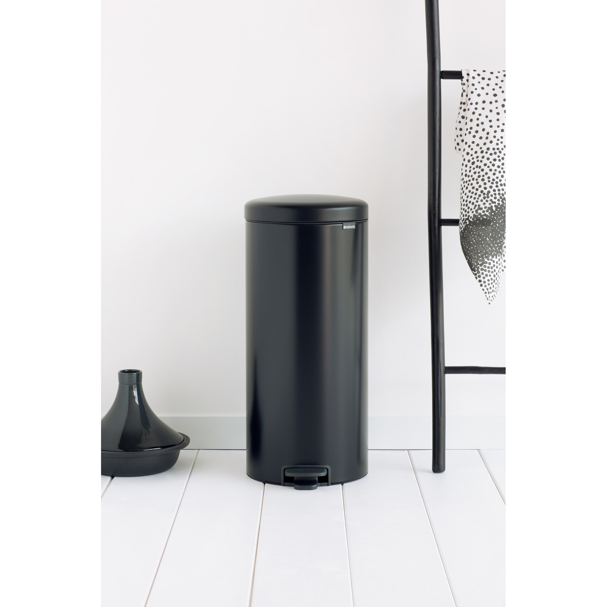 Pedálový odpadkový koš Brabantia NEW ICON 30l černý_0
